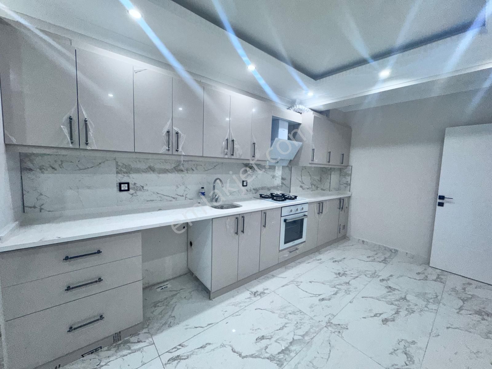 Bandırma Mavi Emlaktan Ayyıldız Mah. 2+1 2 Adet Kiralık Daire