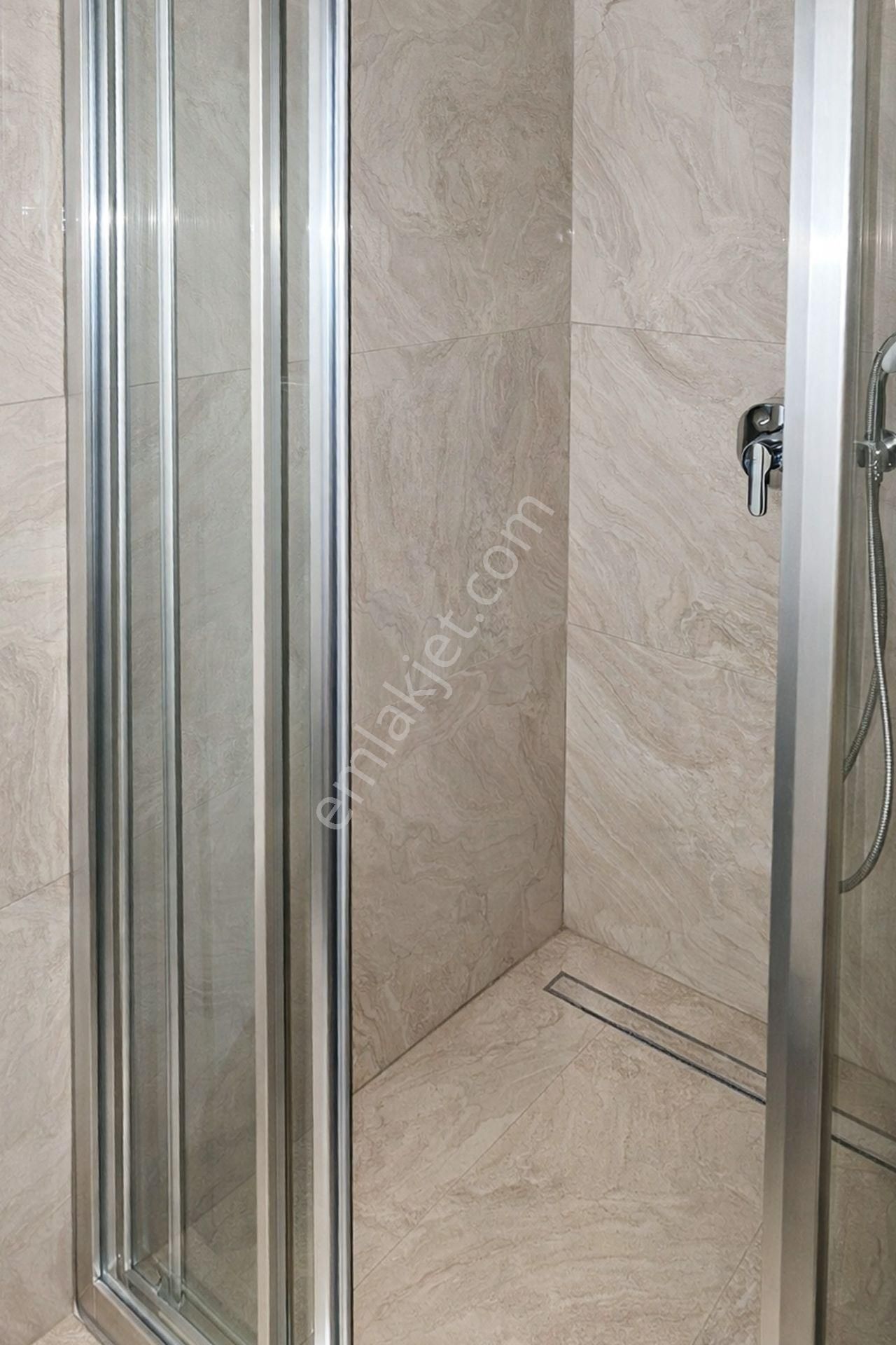 Goldcıty İçerisinde Yeni Sitede 1+1 Bahçe Manzaralı Daire - Görsel 13