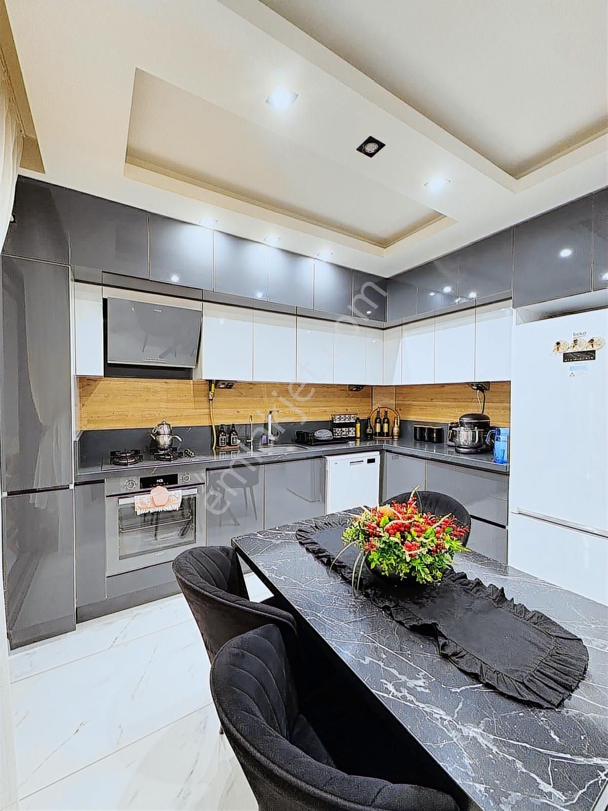 Bandırma Mavi Emlaktan İhsaniye Mahallesinde 3+1 Satılık Daire