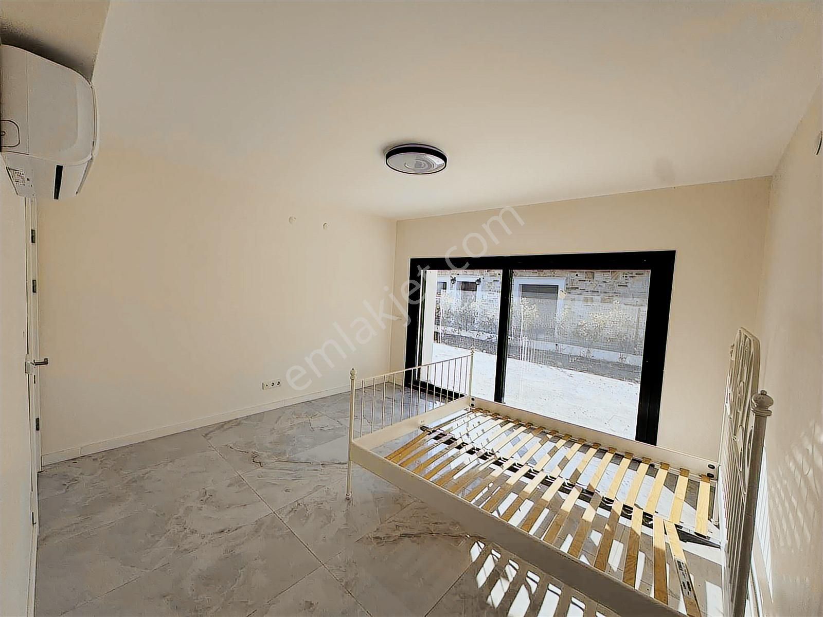 Foçaköy De Müstakil Havuzlu Tek Katlı 3+1 Taş Villa - Görsel 10