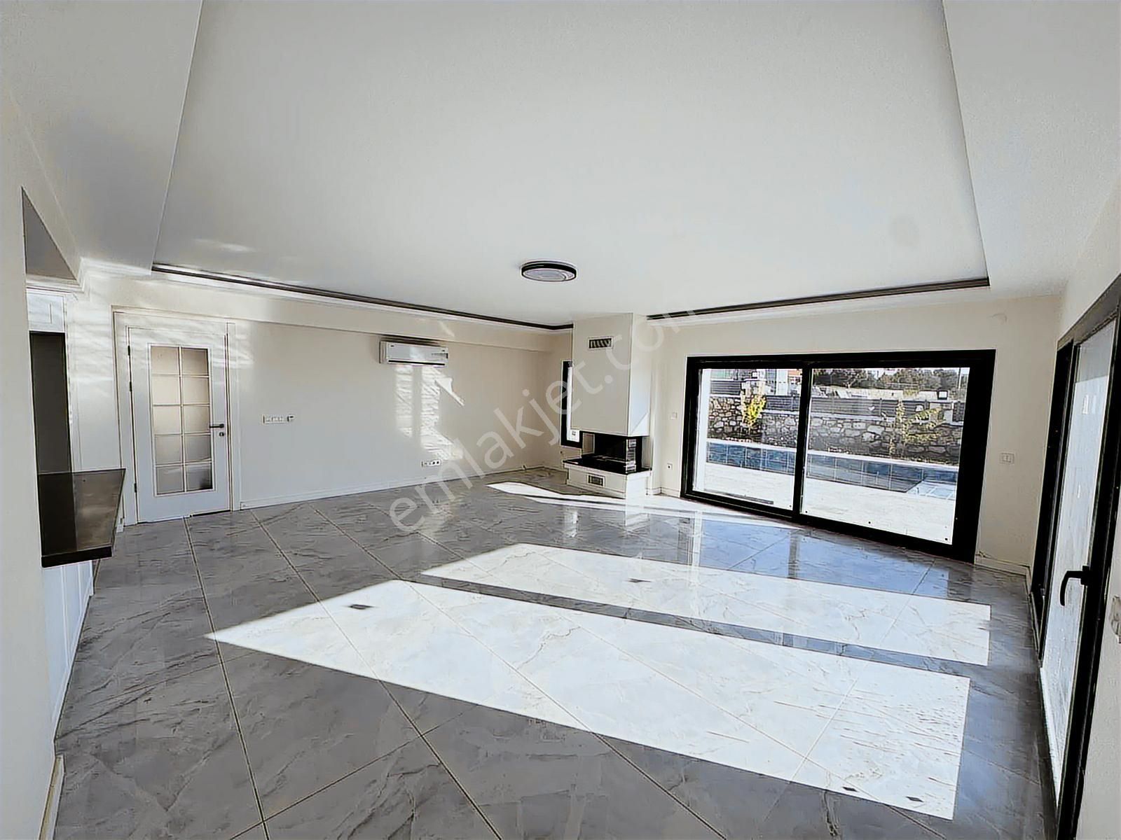 Foçaköy De Müstakil Havuzlu Tek Katlı 3+1 Taş Villa - Görsel 18