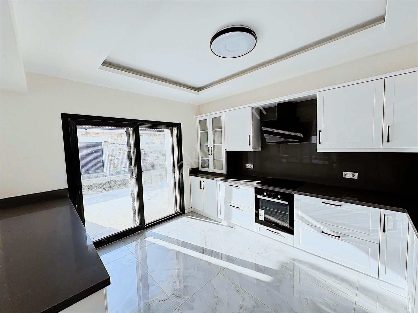 Foçaköy De Müstakil Havuzlu Tek Katlı 3+1 Taş Villa - Görsel 4