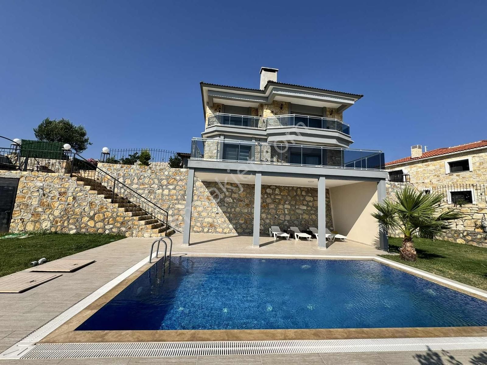 Foça Emlak'tan Foçaköy De Satılık 4+1 Havuzlu Müstakil Villa - Görsel 7