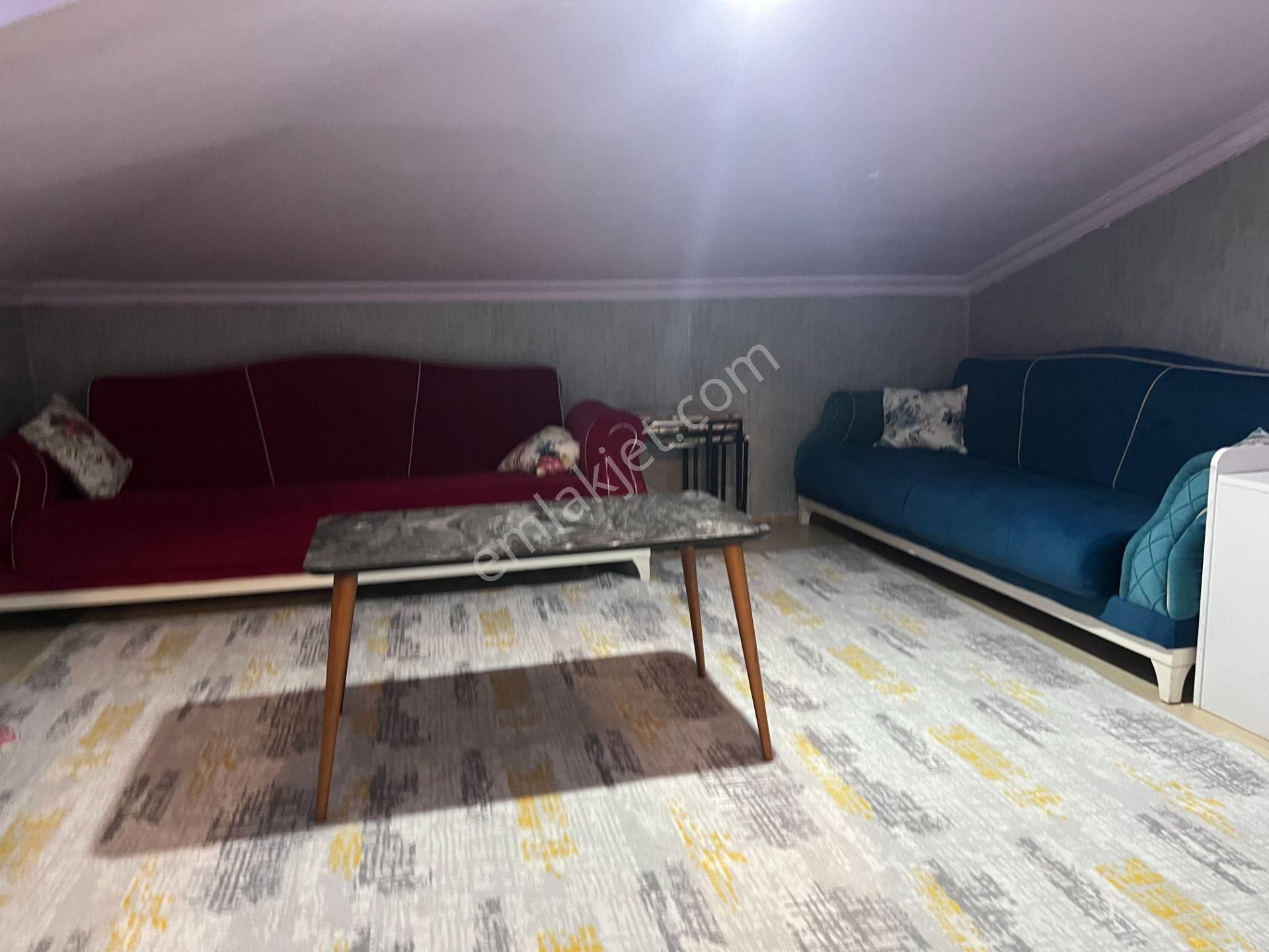 Bağcılar Yıldıztepe Mah. Kısmen Eşyalı Çatı Katı Daire