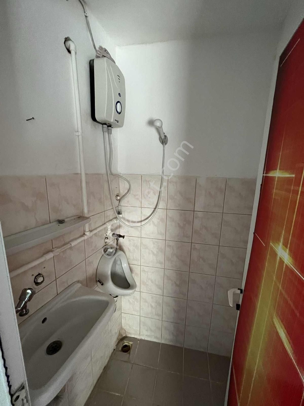 Eski Foça Çarşıda Kiralık İş Yeri / Ofis - Görsel 7