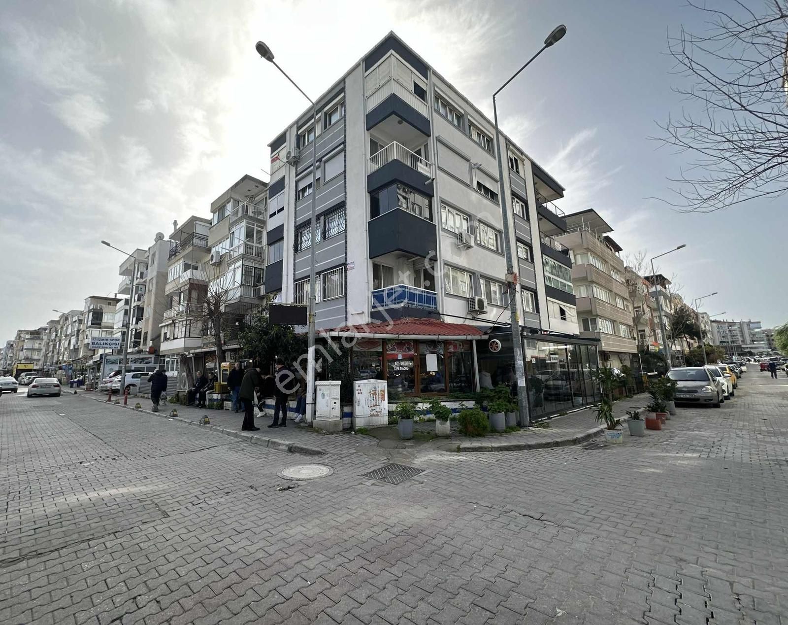 Üçyol Metro'ya 2 Dk Bahçelievler Merkezde Satılık 3+1 Köşe Daire