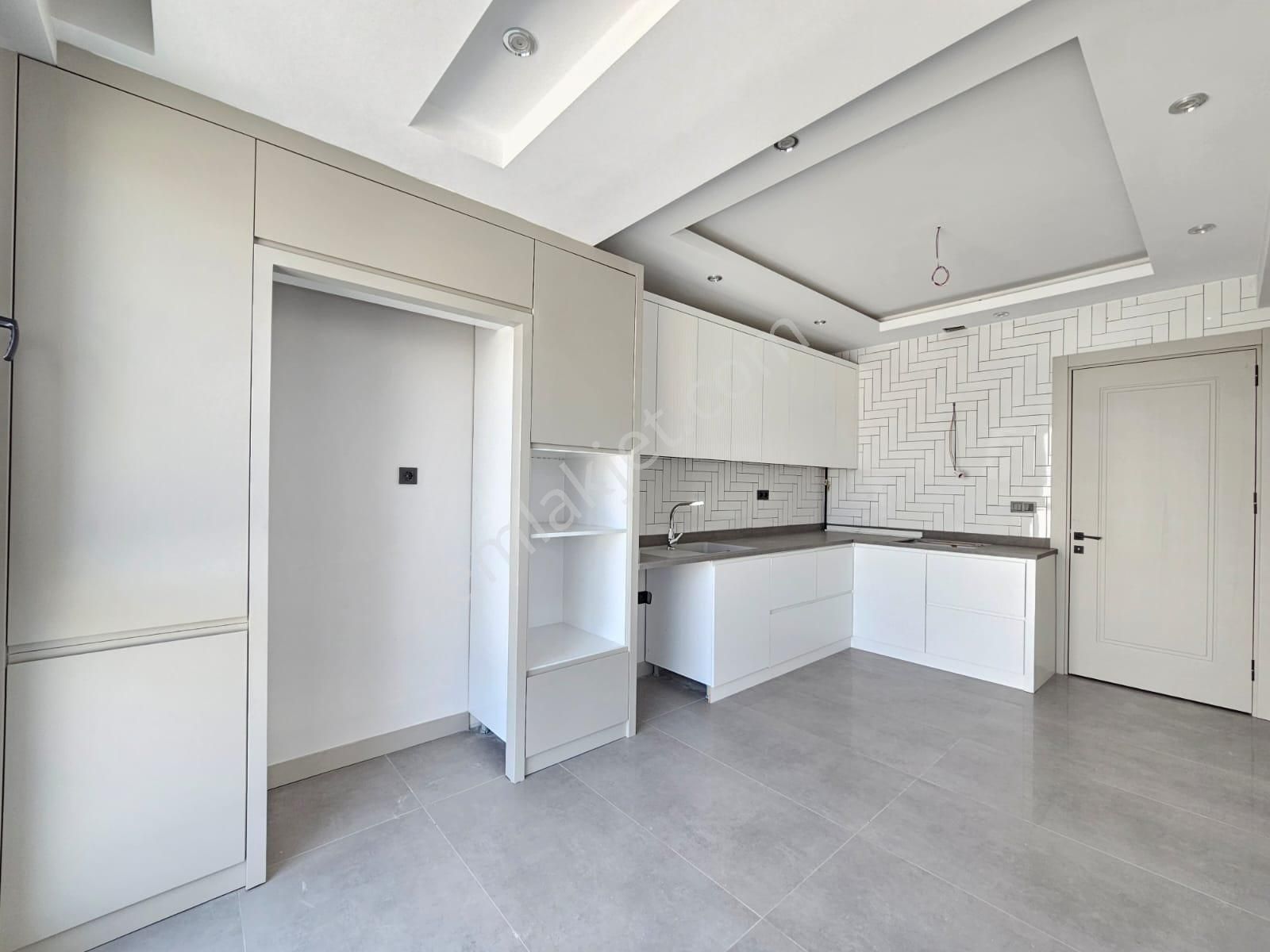 Denizli Şemikler De 3+1 160 M2 Ebeveyn Banyolu Cadde Üzerinde Lüks İşçilikte Satılık Daireler - Görsel 3