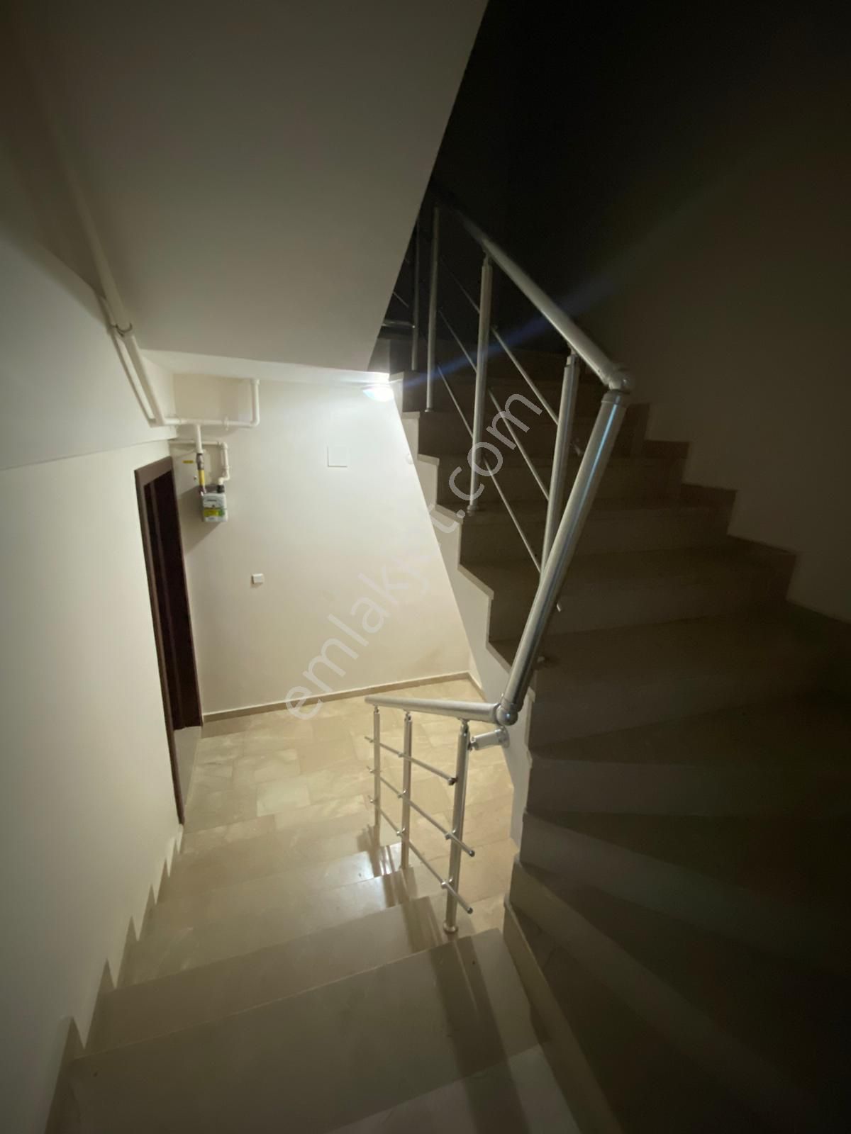 Trabzon'da Kiralık 2+1 Daire - Görsel 20