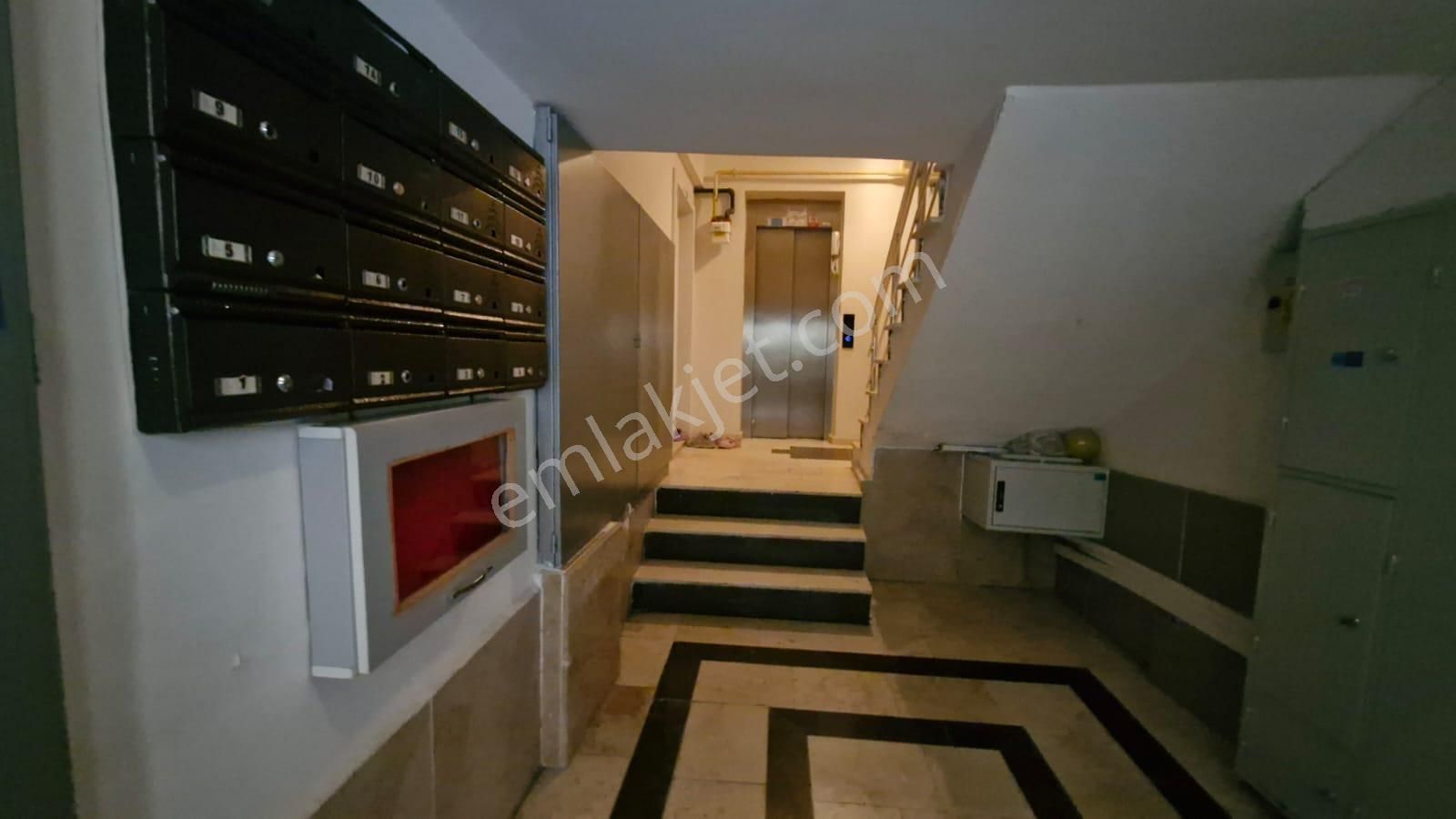 Bornova Erzene'de Genç Binada, Asansörlü 2+1 - Görsel 29