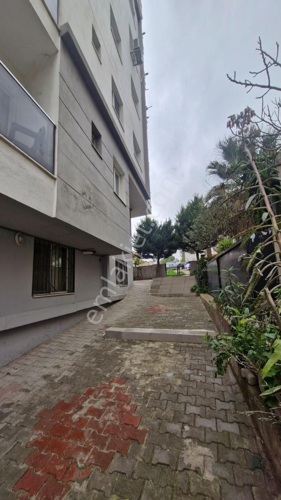 Bornova Erzene'de Genç Binada, Asansörlü 2+1 - Görsel 32