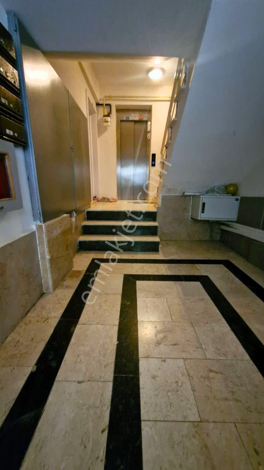 Bornova Erzene'de Genç Binada, Asansörlü 2+1 - Görsel 26