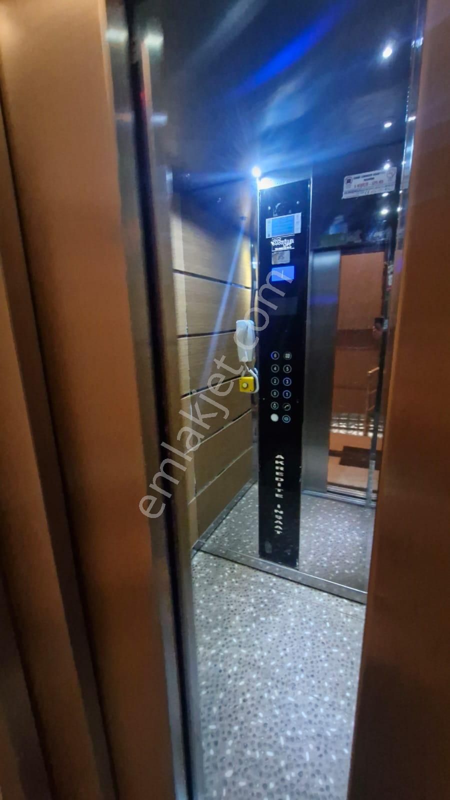 Bornova Erzene'de Genç Binada, Asansörlü 2+1 - Görsel 31