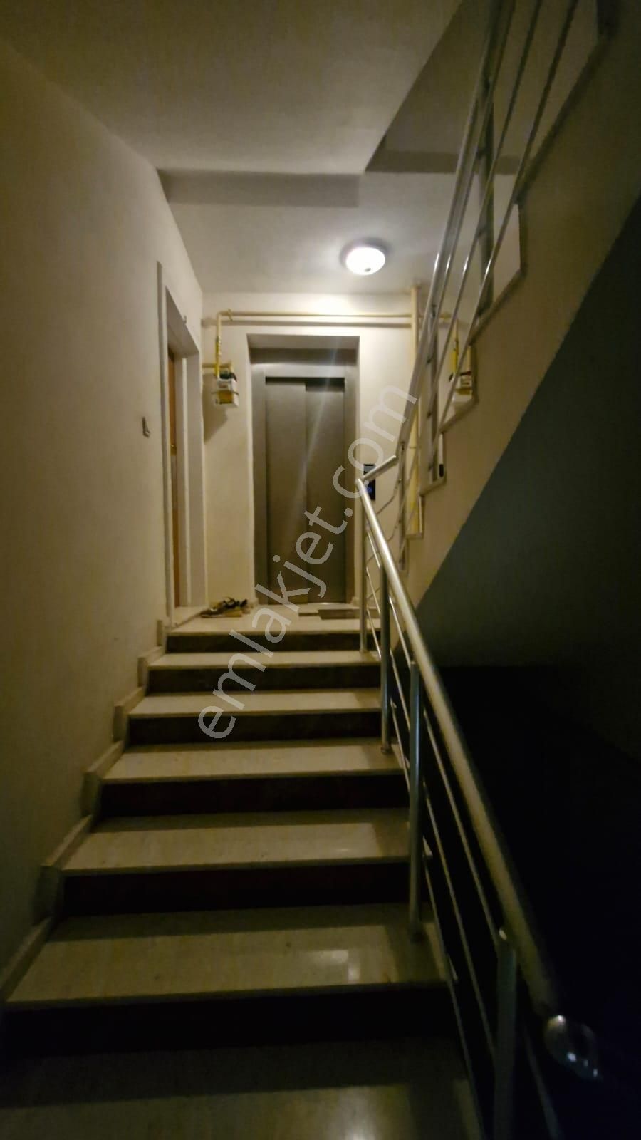 Bornova Erzene'de Genç Binada, Asansörlü 2+1 - Görsel 27