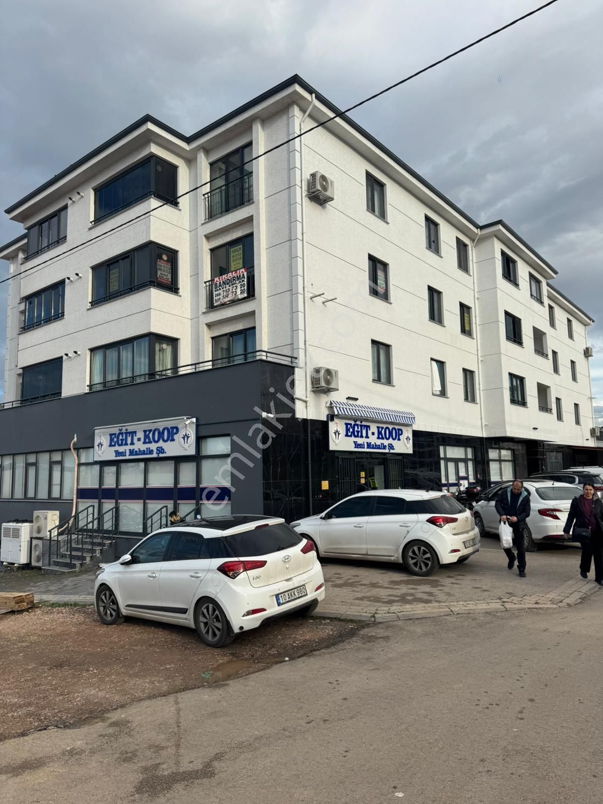 Bandırma Mavi Emlaktan Yeni Mahallede 3+1 Kiralık Daire