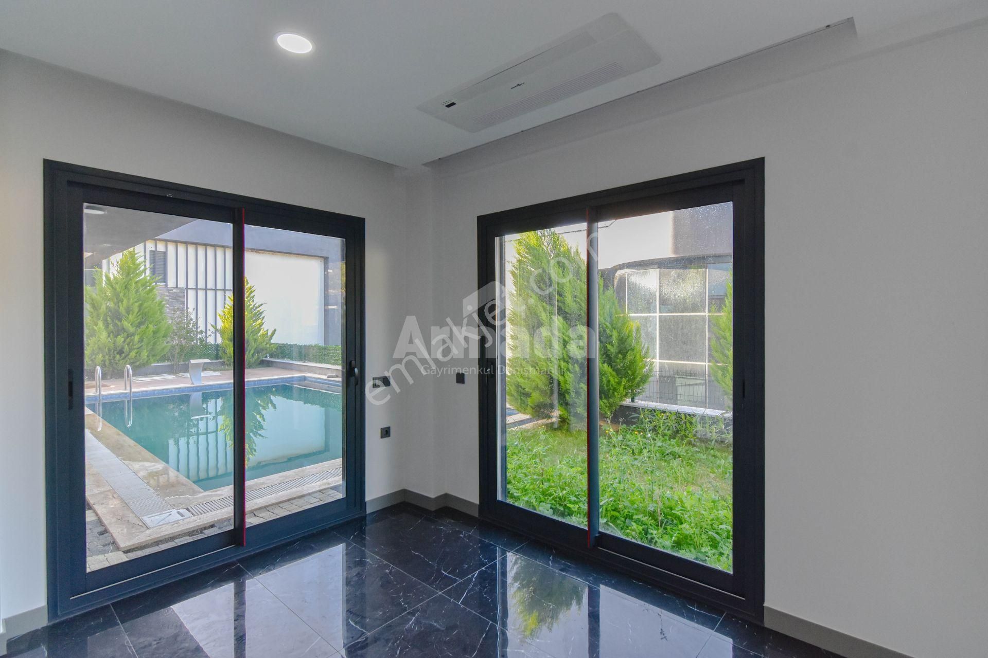 Kuşadası Ultra Lüks 6+1 Özel Havuzlu Deniz Manzaralı Villa - Görsel 11