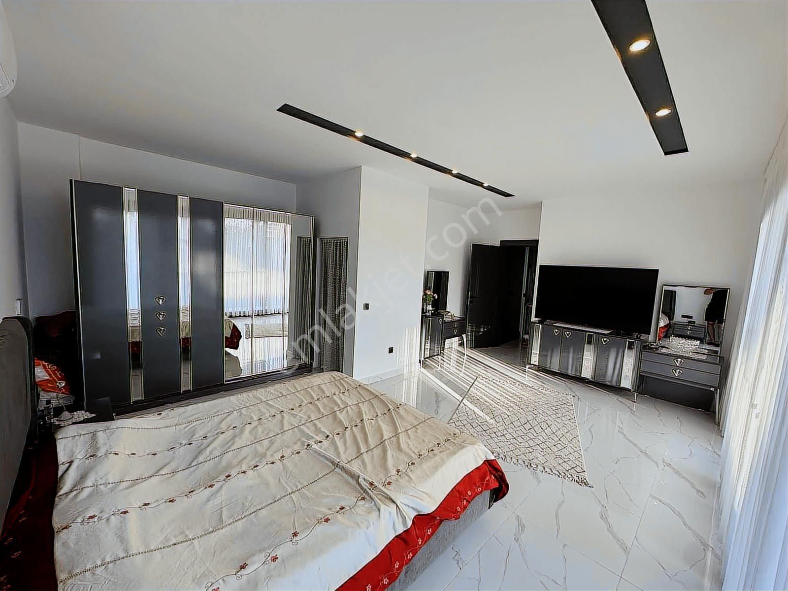 Kuşadası Soğucakta Tek Müstakil Özel Havuzlu Villa - Görsel 8