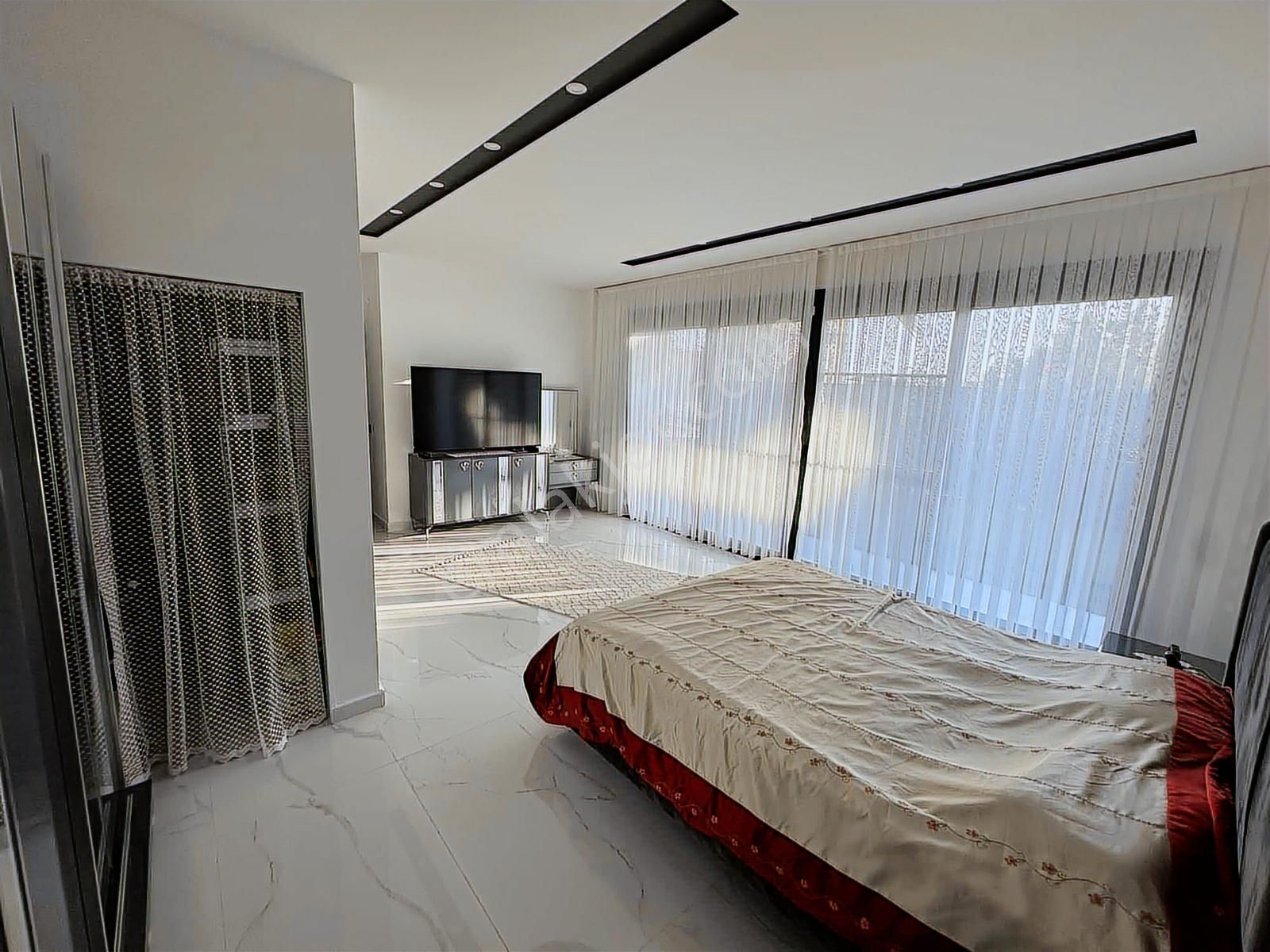 Kuşadası Soğucakta Tek Müstakil Özel Havuzlu Villa - Görsel 23