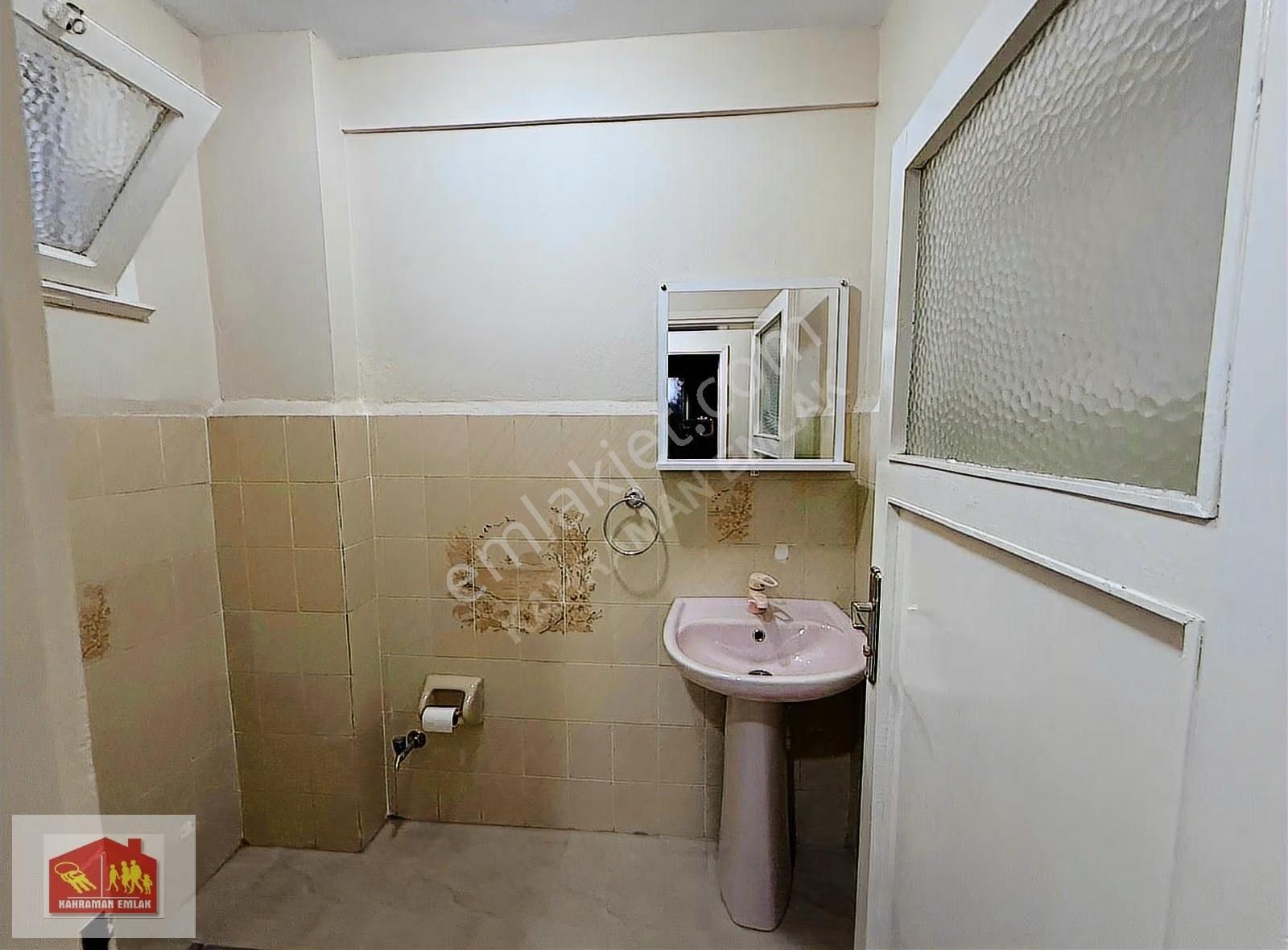 Şeyhli'de Metroya Çarşıya Yakın İçi Sıfırlanmış 2+1 Daire