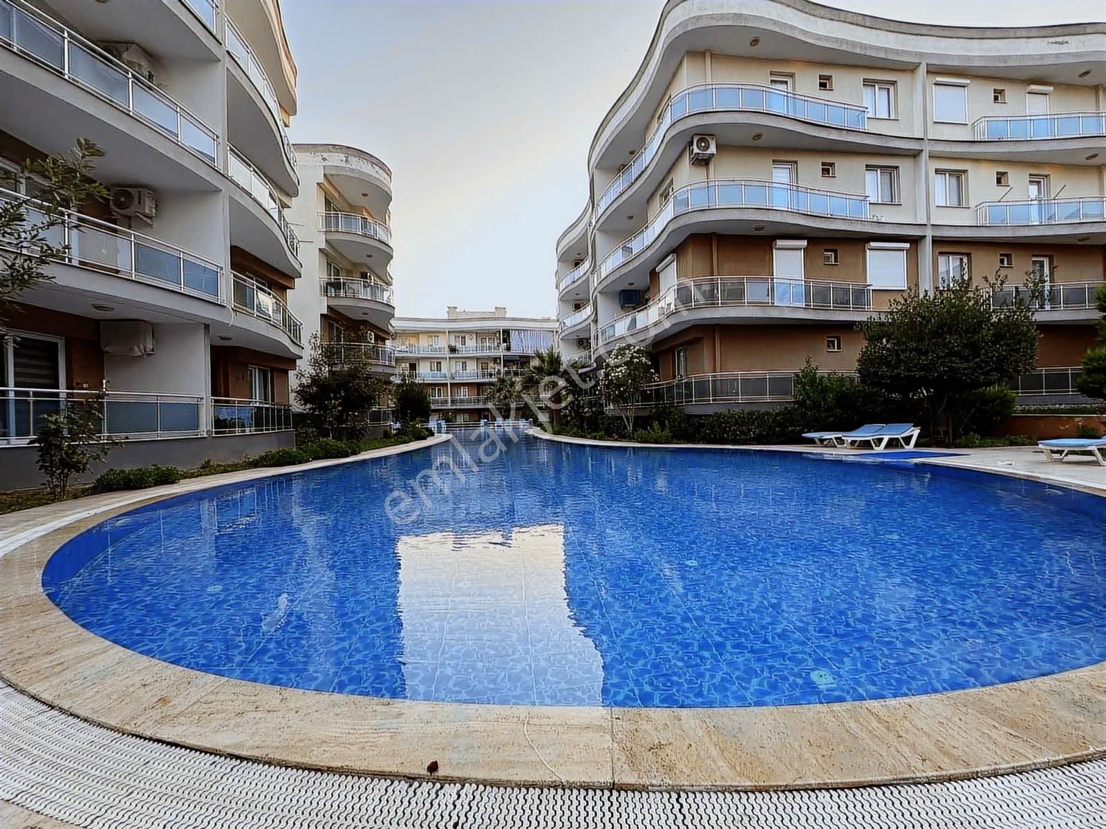 Kuşadası Değirmendere Mah. Site İçinde 1+1 Yaşam Fırsatı!