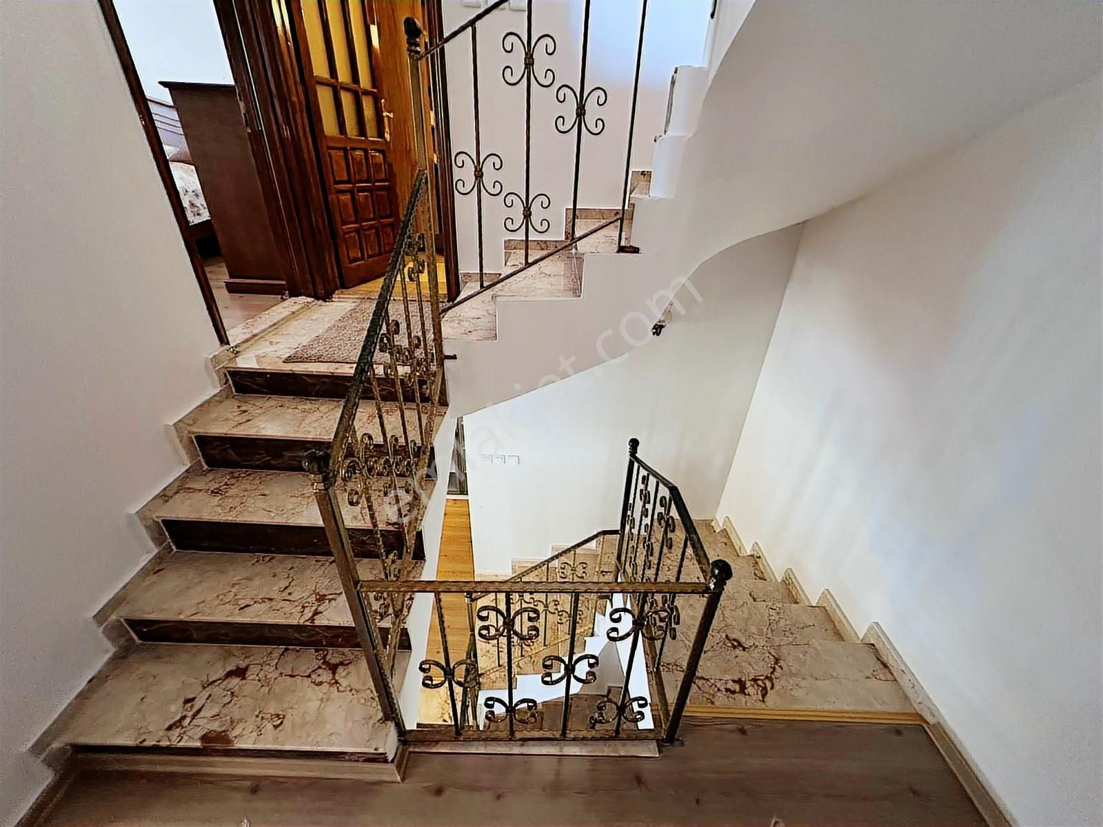 Kuşadası Davutlar'da 5+2 Eşyalı Satılık Villa - Görsel 22