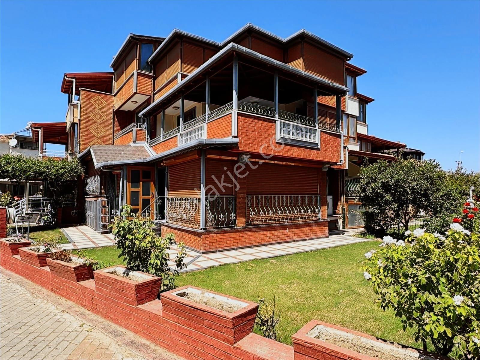 Kuşadası Davutlar'da 5+2 Eşyalı Satılık Villa - Görsel 19