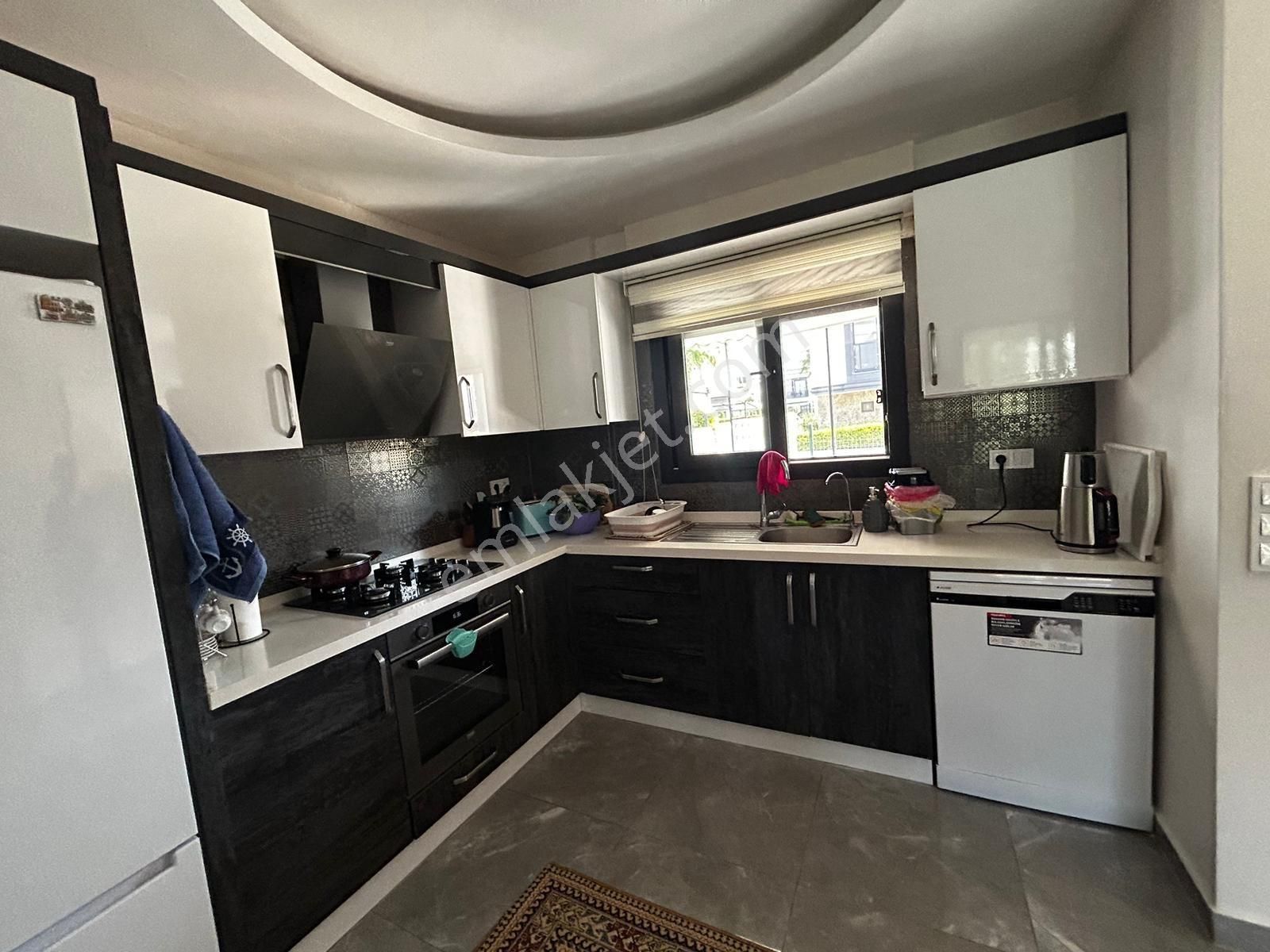 Kuşadası Sevgi Plajı Mevkii 3+1 Villa - Görsel 13