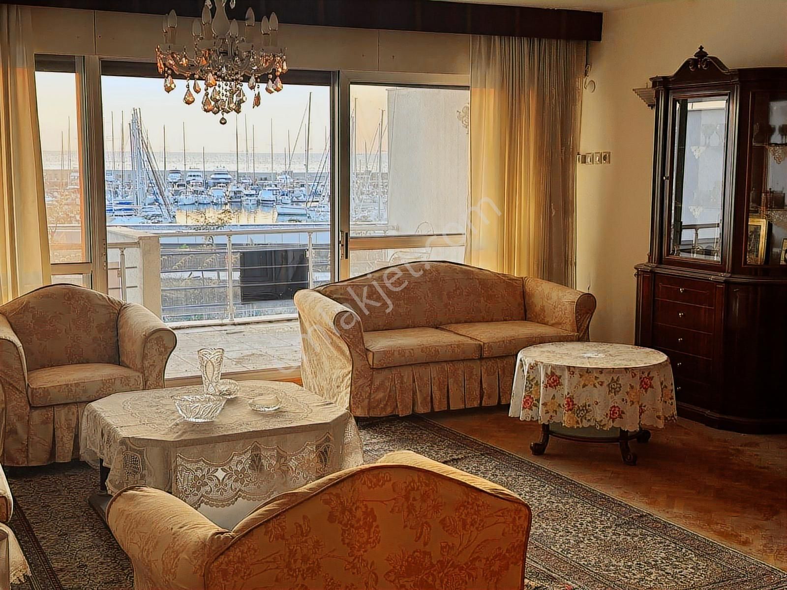 Kuşadası Setur Marina Karşısı 4+1 Yalı Dairesi