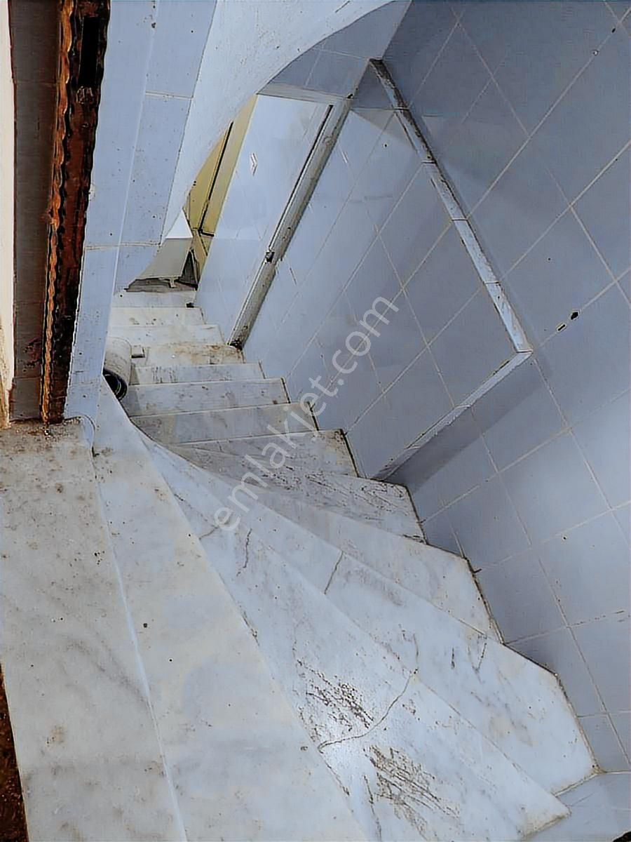 Kusadası Türkmen Mahallesınde Depo Tapulu 2+1 - Görsel 7