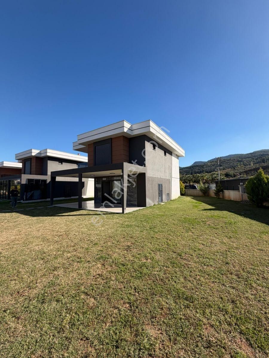 Kuşadası Davutlar 450 M² Arsa Paylı 4+1 Lüks Villa - Görsel 11