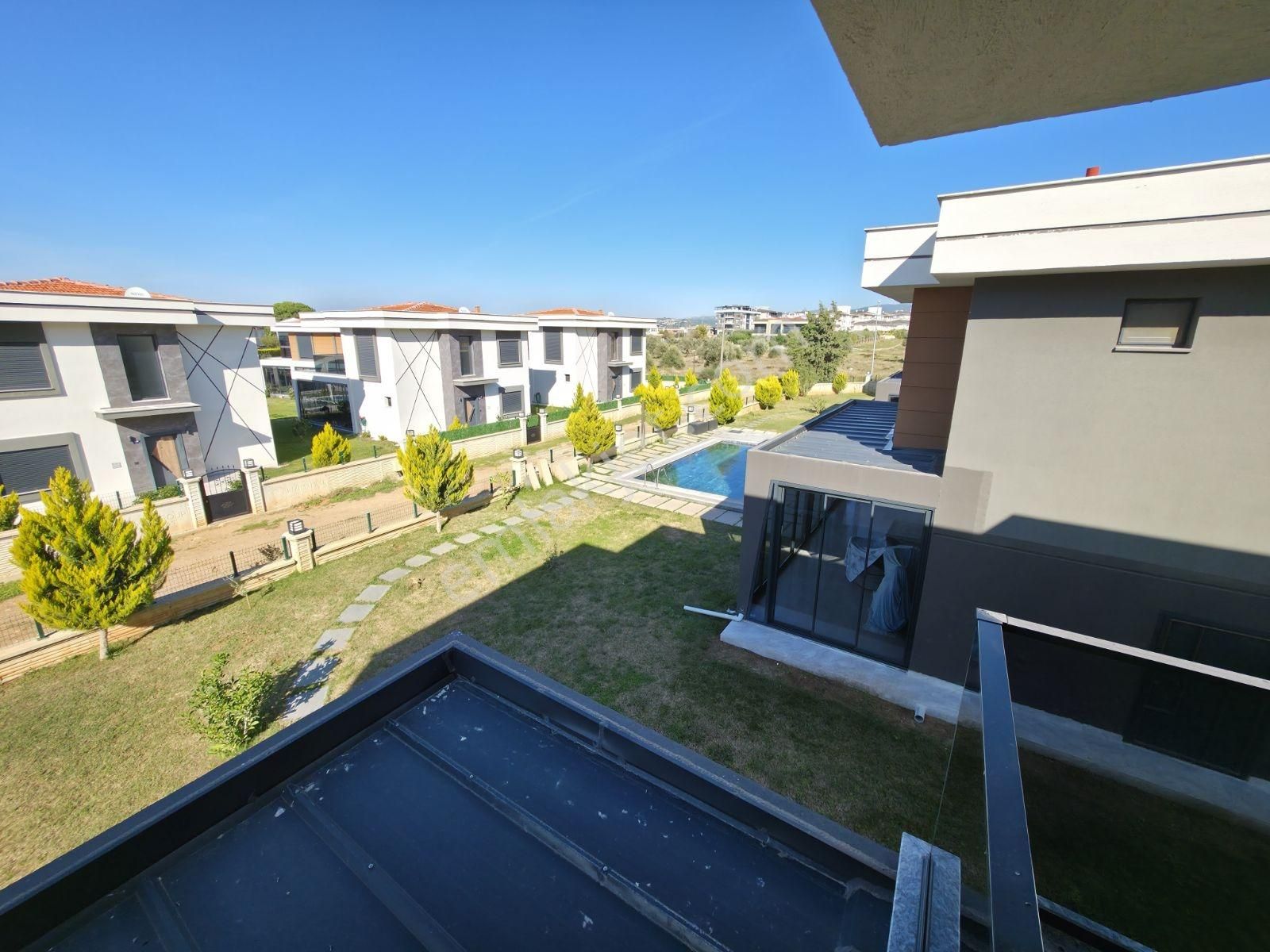 Kuşadası Davutlar 450 M² Arsa Paylı 4+1 Lüks Villa - Görsel 18