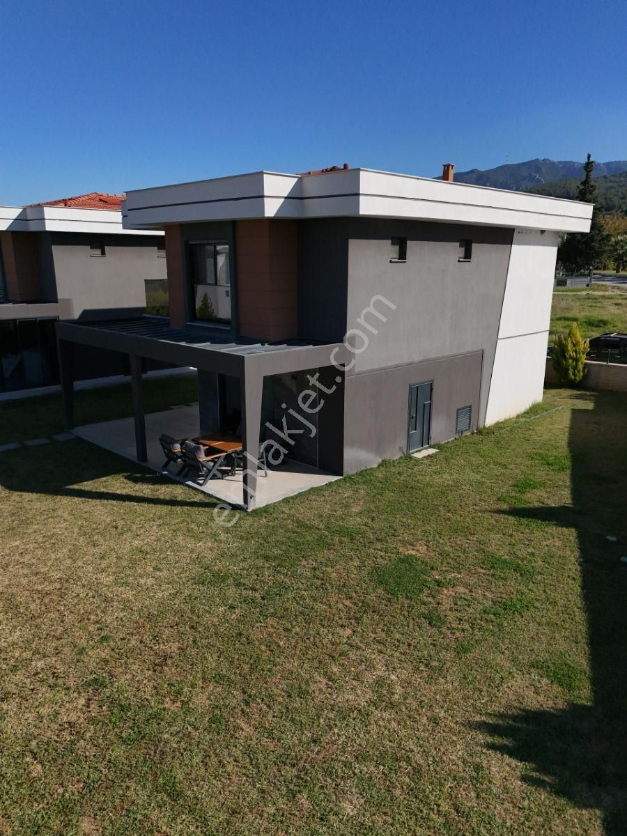 Kuşadası Davutlar 450 M² Arsa Paylı 4+1 Lüks Villa - Görsel 23