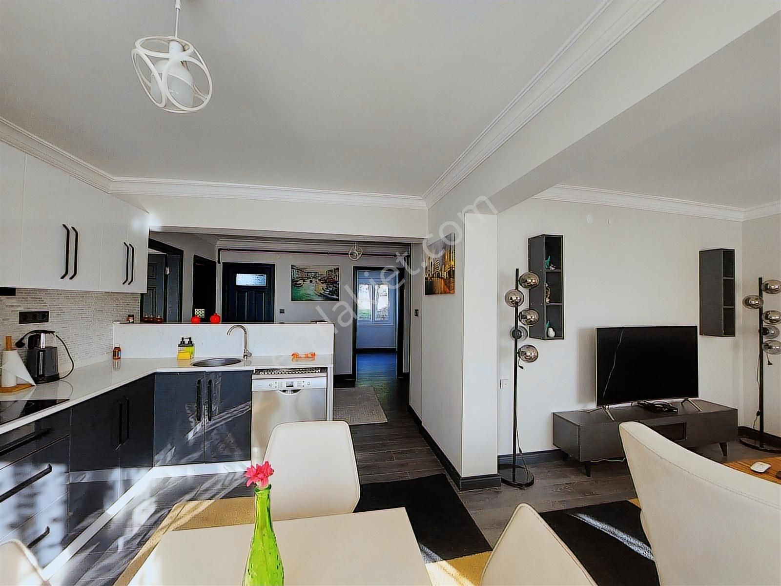 Kuşadası Kadınlar Denizinde 3+1 Doğalgazlı Daire - Görsel 4