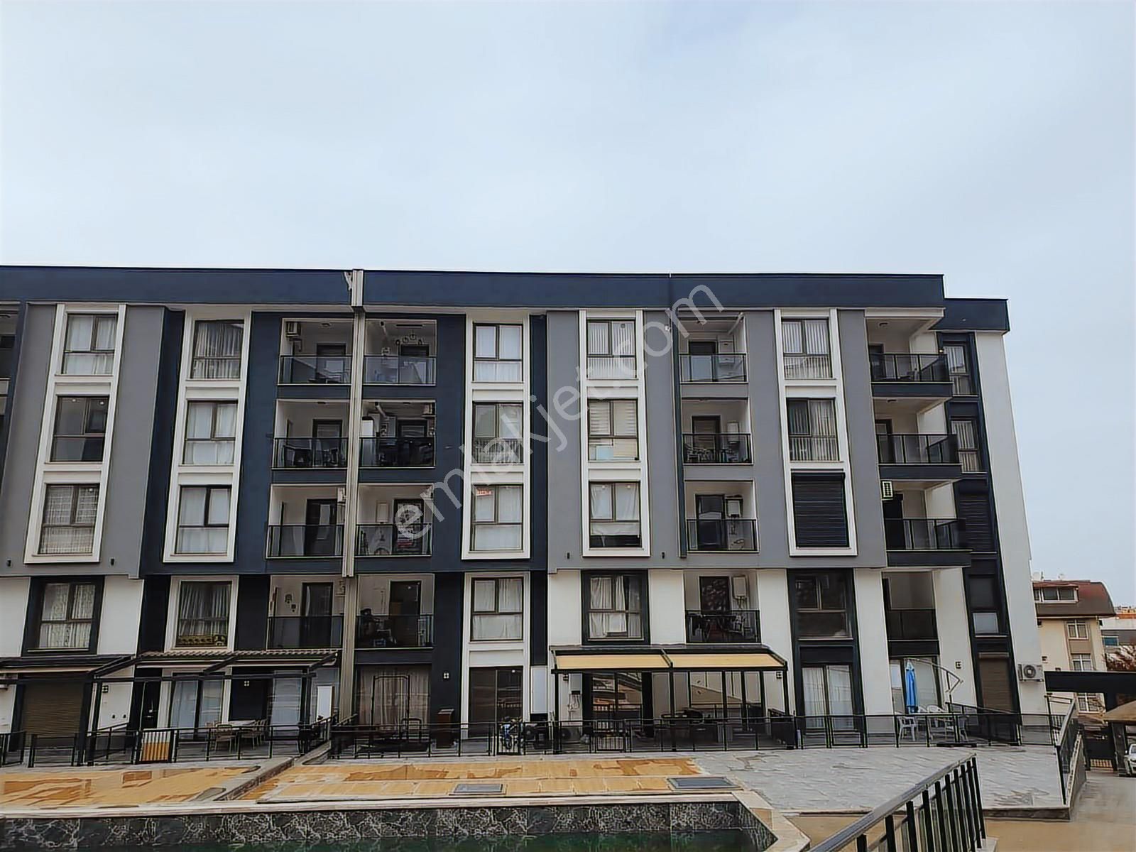 Kuşadası Site İçinde 1+1 Kiralık Daire