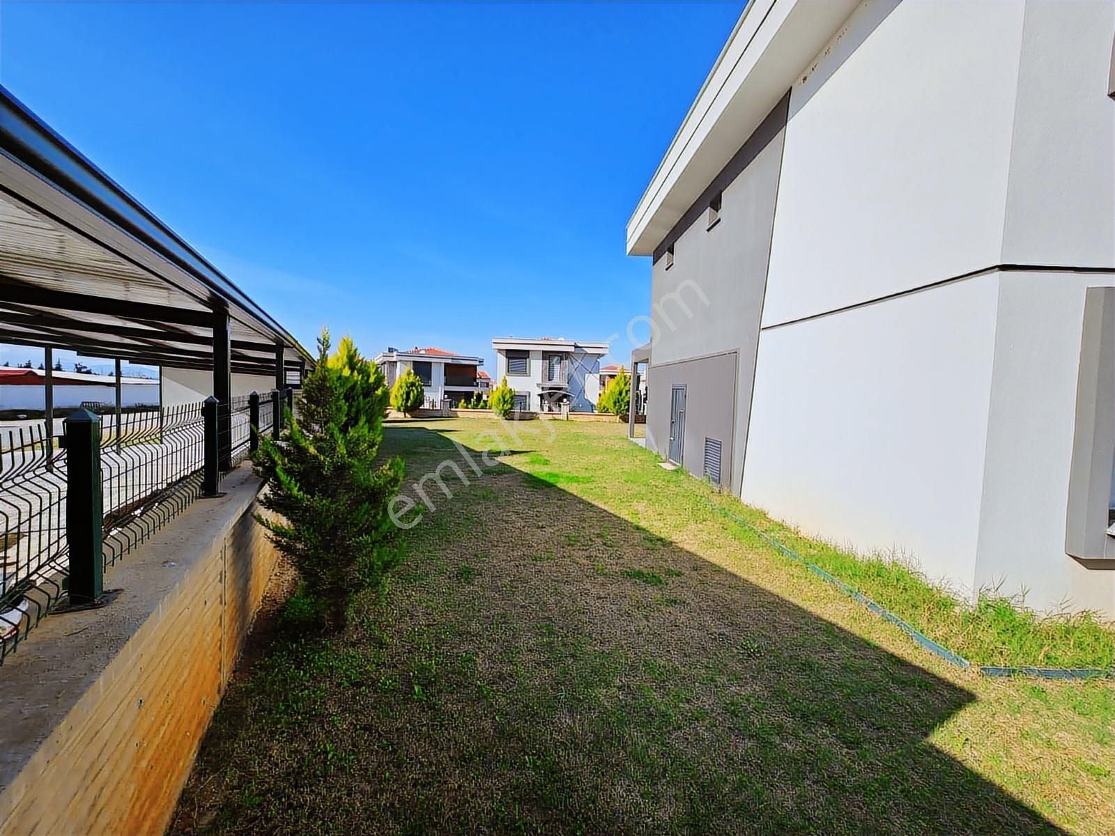 Kuşadası Davutlar Tek Müstakil Geniş Bahçeli 4+1 Villa - Görsel 3