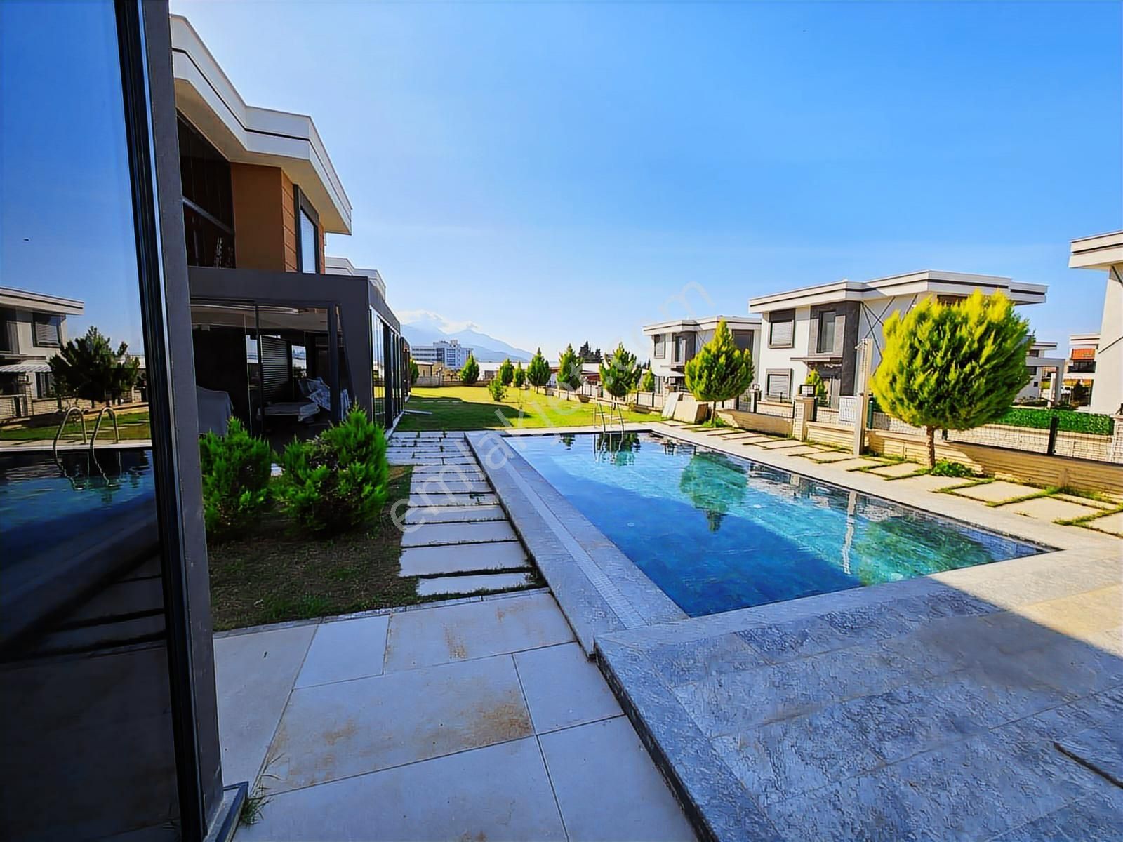 Kuşadası Davutlar Tek Müstakil Geniş Bahçeli 4+1 Villa - Görsel 7