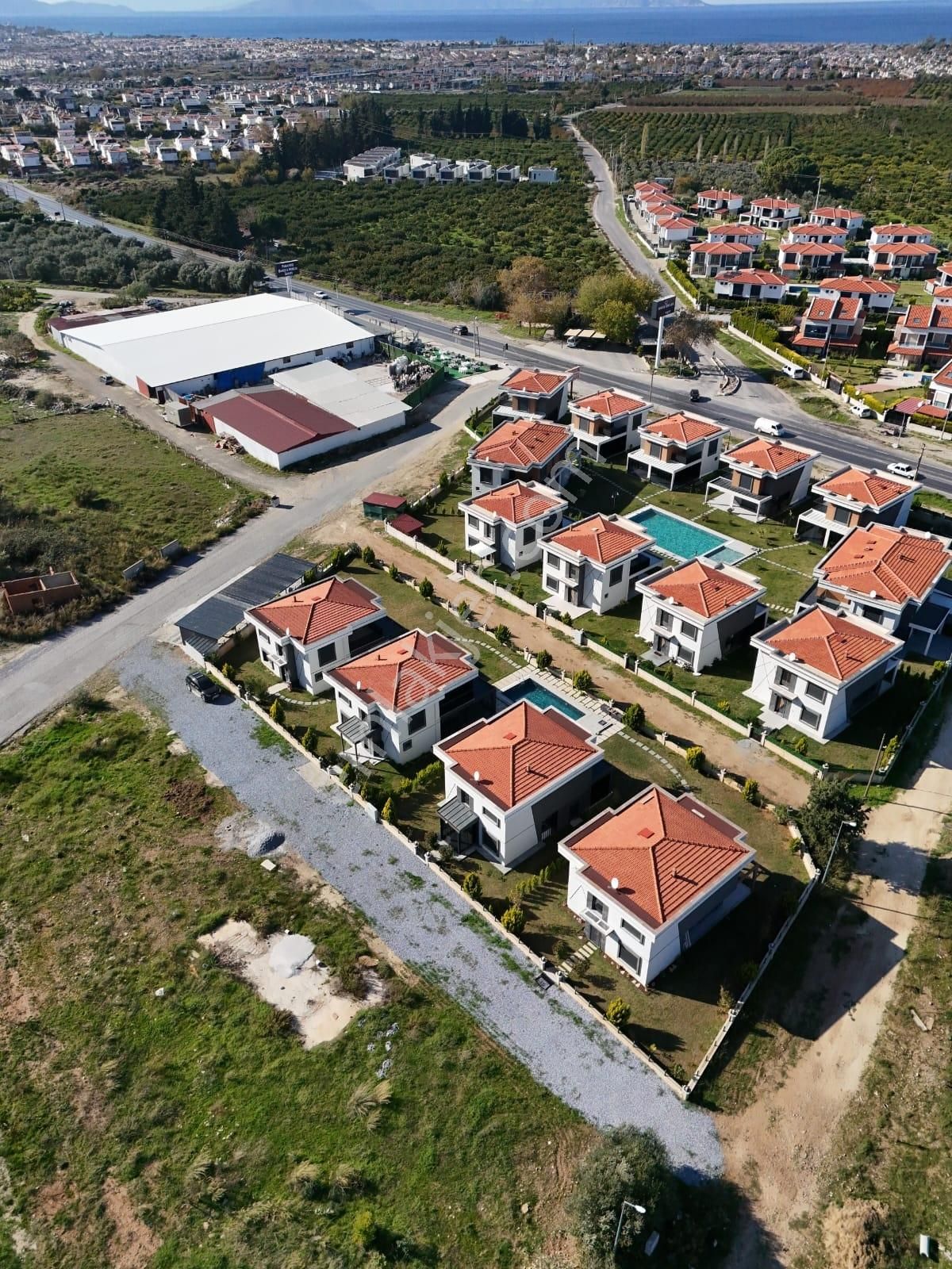 Kuşadası Davutlar Tek Müstakil Geniş Bahçeli 4+1 Villa - Görsel 14