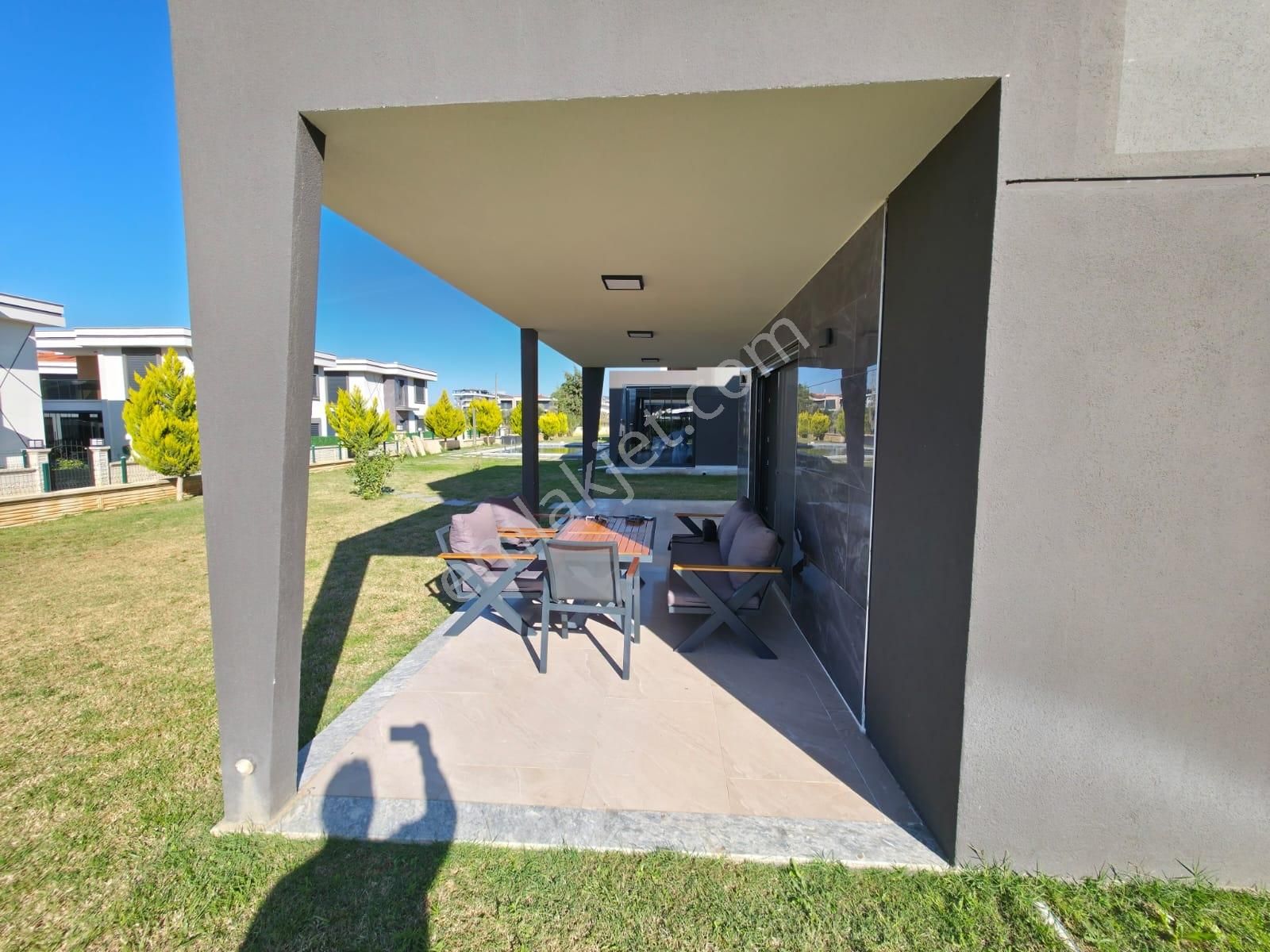 Kuşadası Davutlar Tek Müstakil Geniş Bahçeli 4+1 Villa - Görsel 8