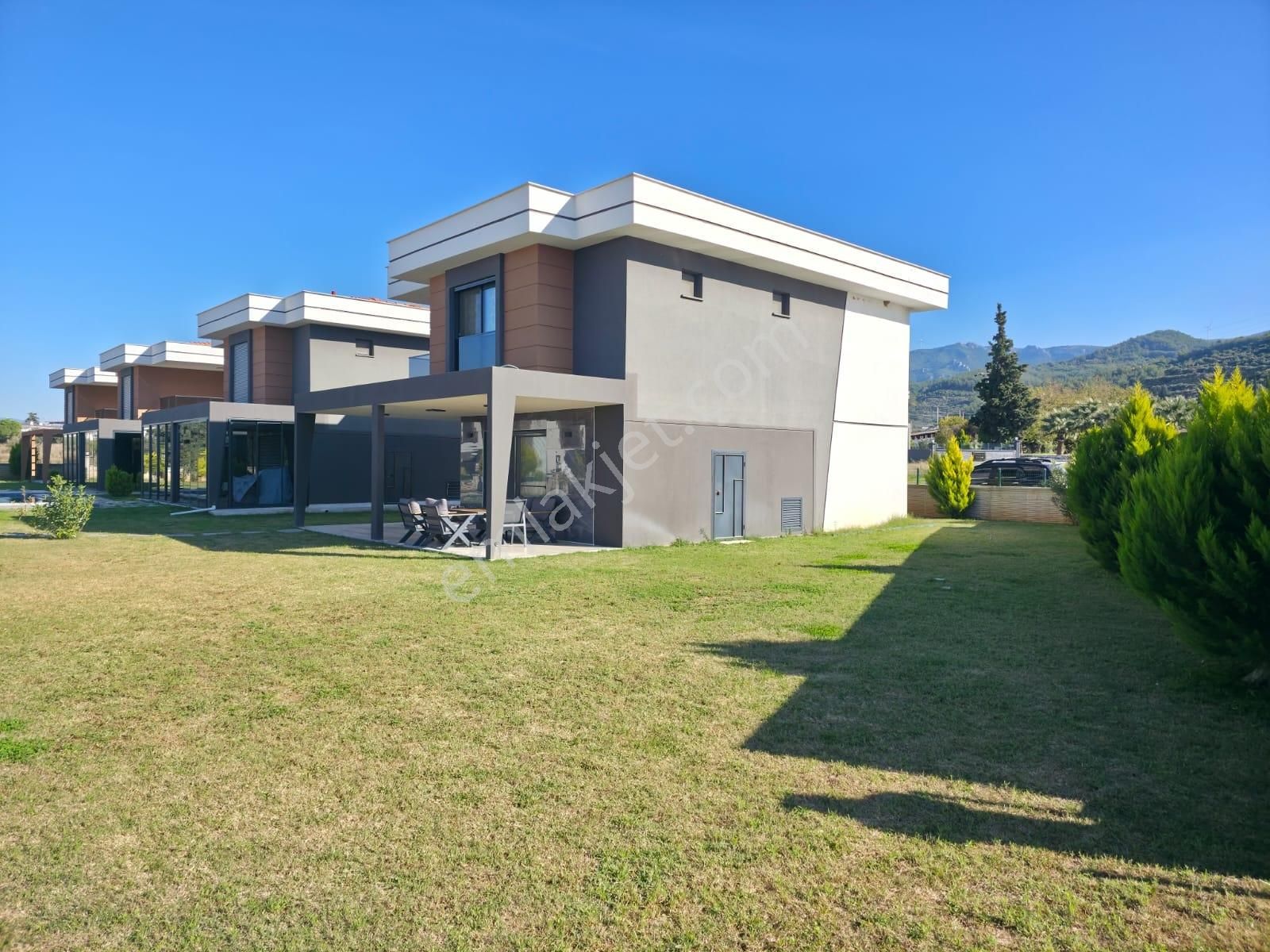 Kuşadası Davutlar Tek Müstakil Geniş Bahçeli 4+1 Villa - Görsel 15