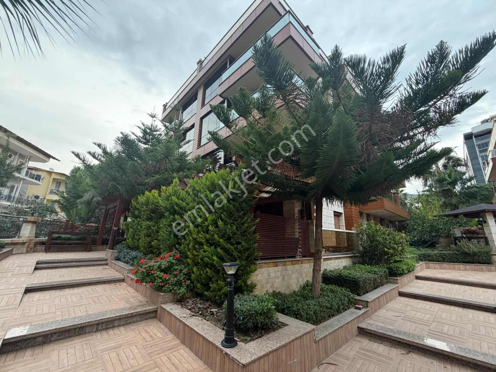 Kuşdası Marinaya Yürüme Mesafesinde Geniş Ferah Bir Dire - Görsel 19