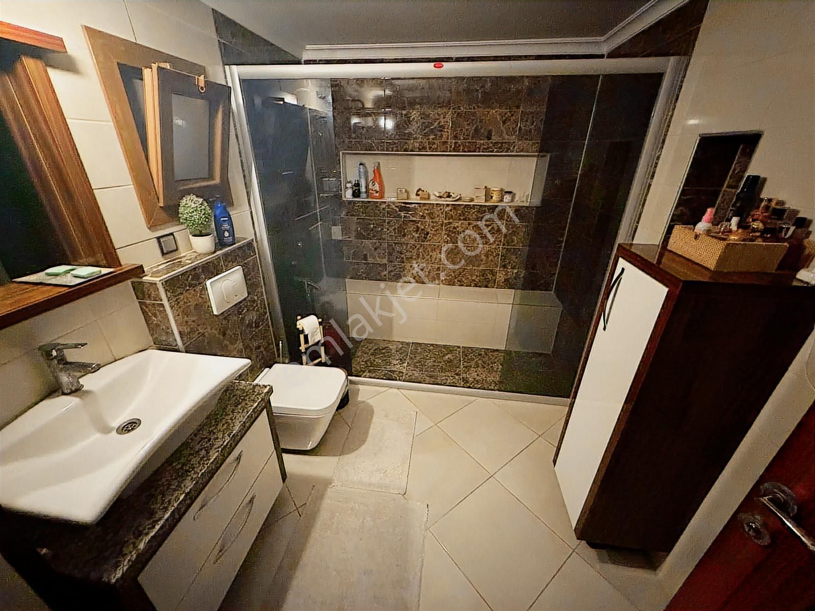 Kuşdası Marinaya Yürüme Mesafesinde Geniş Ferah Bir Dire - Görsel 12