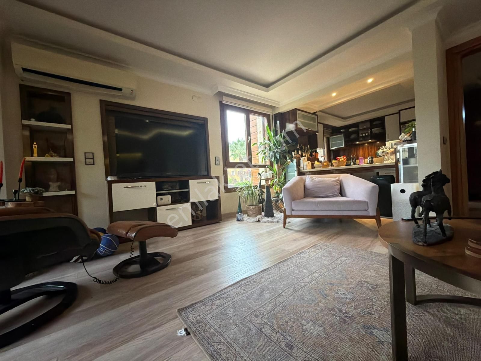 Kuşdası Marinaya Yürüme Mesafesinde Geniş Ferah Bir Dire - Görsel 24