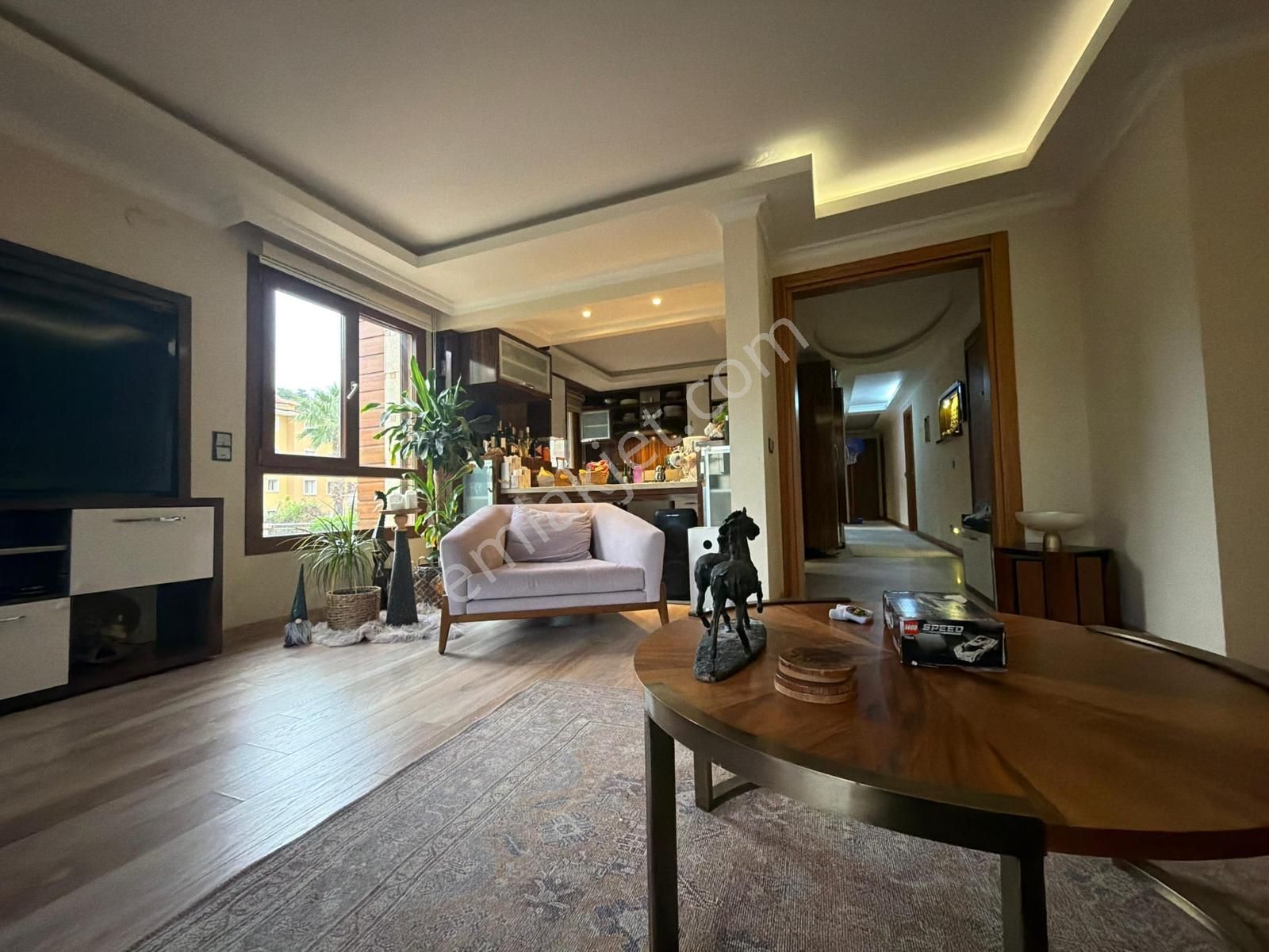 Kuşdası Marinaya Yürüme Mesafesinde Geniş Ferah Bir Dire - Görsel 9