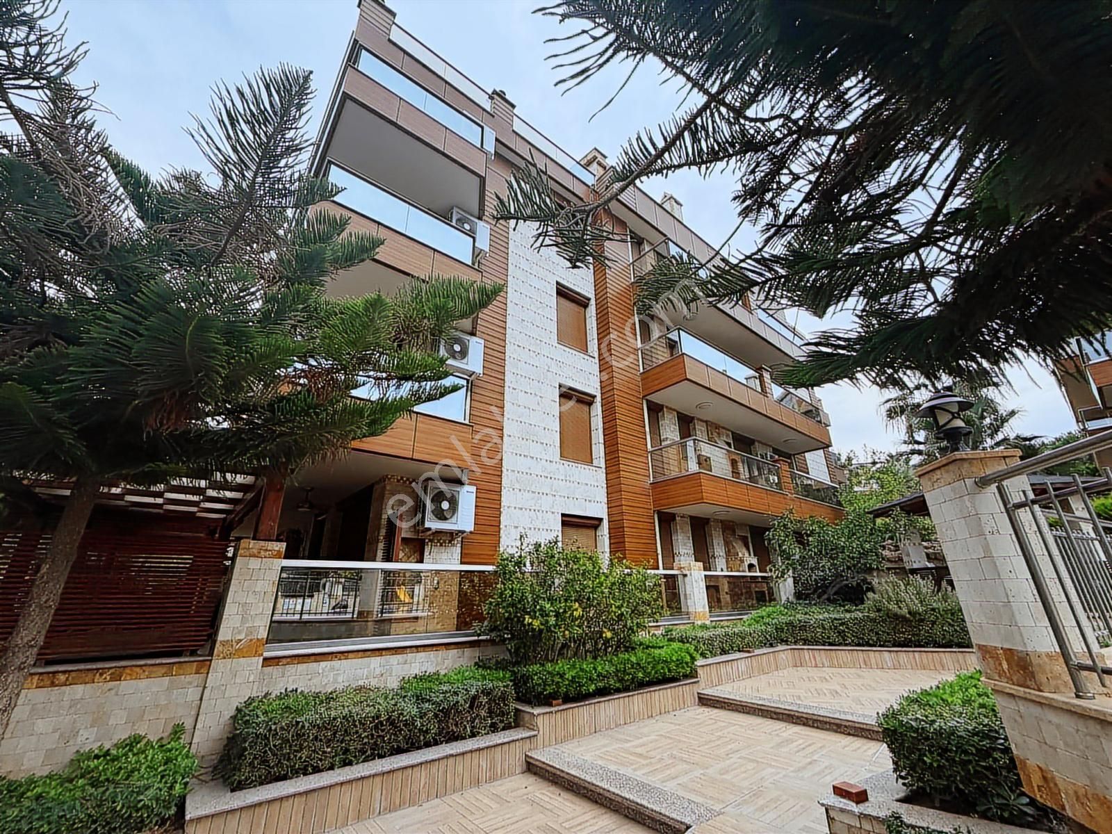 Kuşdası Marinaya Yürüme Mesafesinde Geniş Ferah Bir Dire - Görsel 11