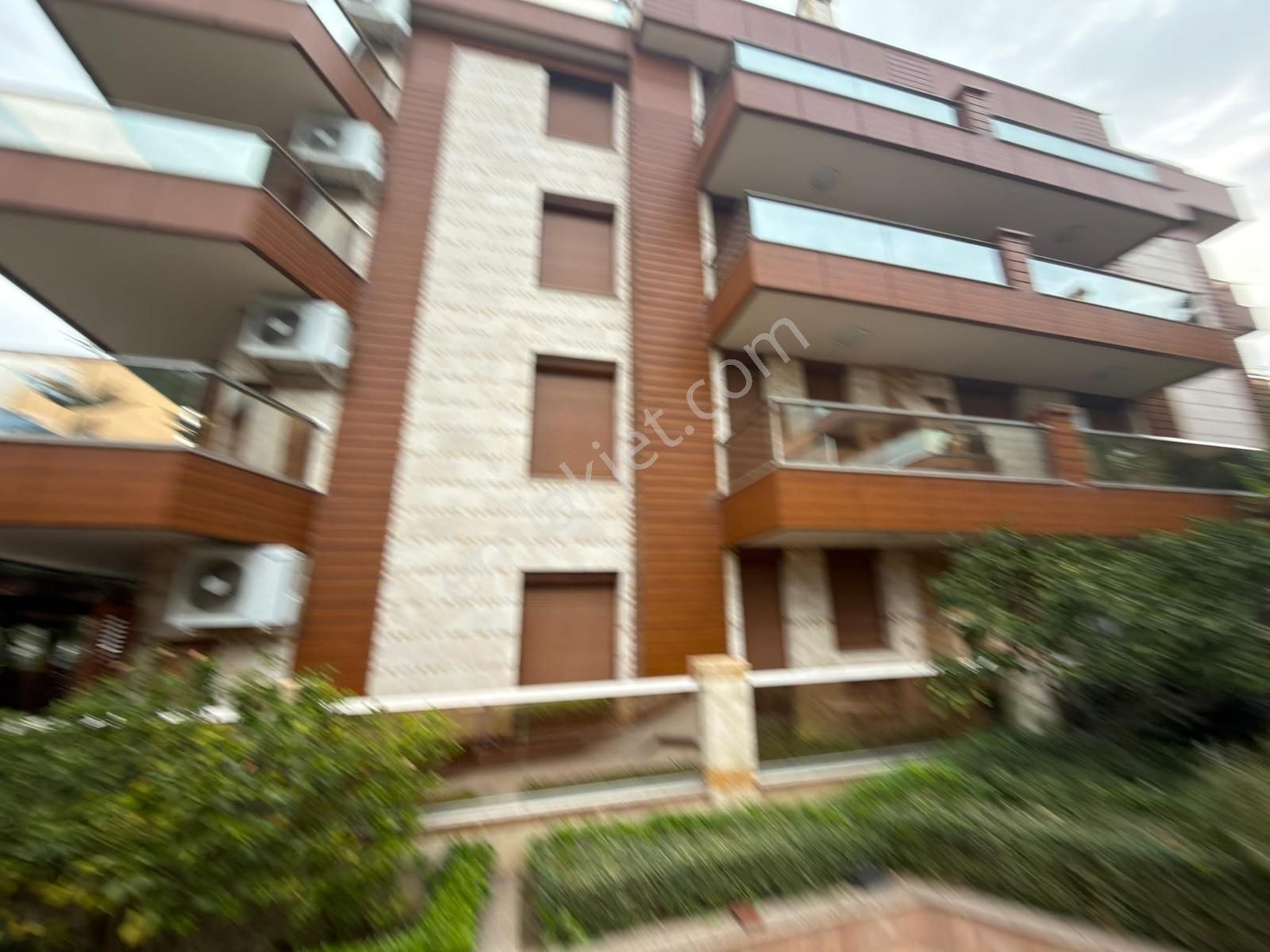 Kuşdası Marinaya Yürüme Mesafesinde Geniş Ferah Bir Dire - Görsel 30