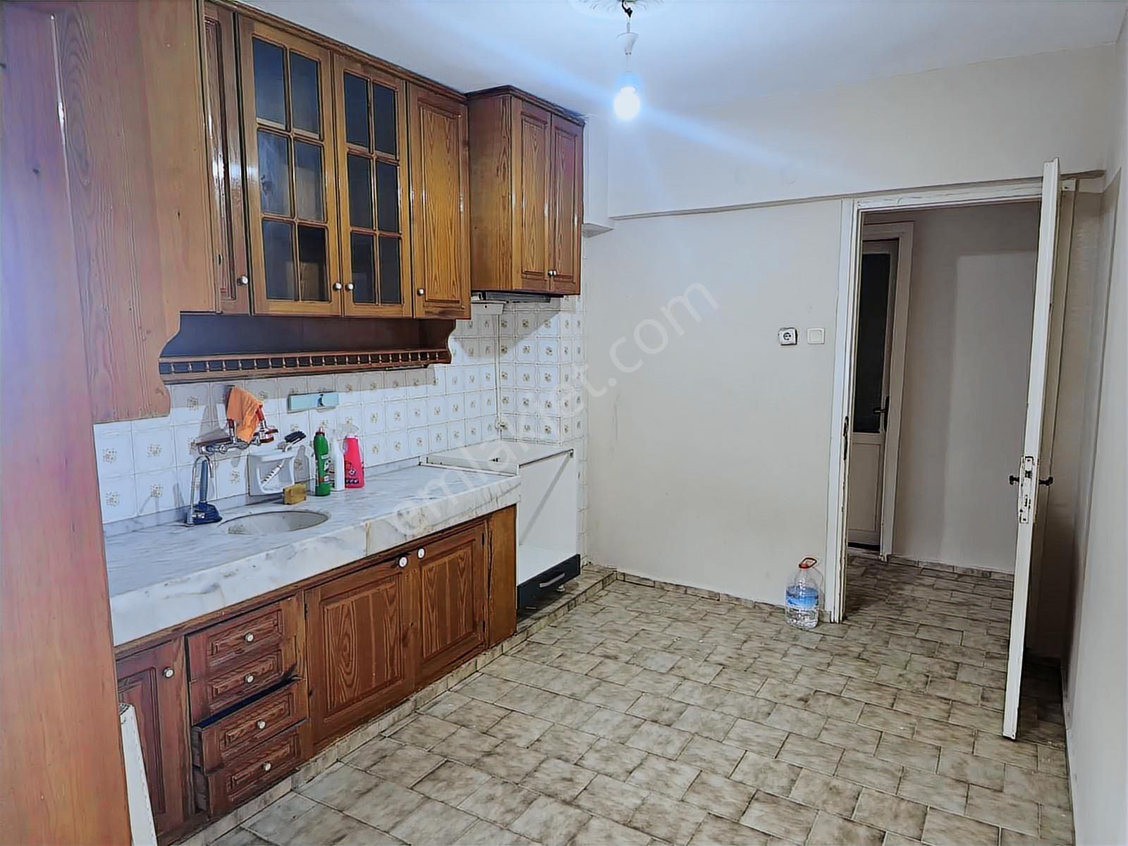 Satılık 2+1 Köşe Konumda Ferah Daire - Görsel 3