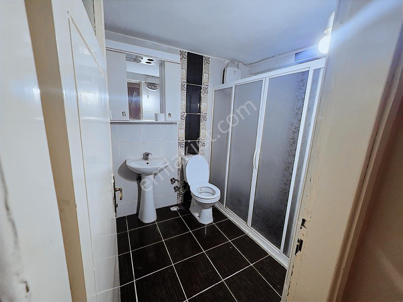 Satılık 2+1 Köşe Konumda Ferah Daire - Görsel 9