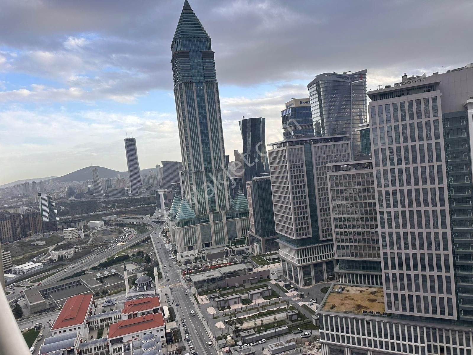 Tamnokta Ataşehir Sarphan Finanspark'ta Şehir Manzaralı Stüdyo