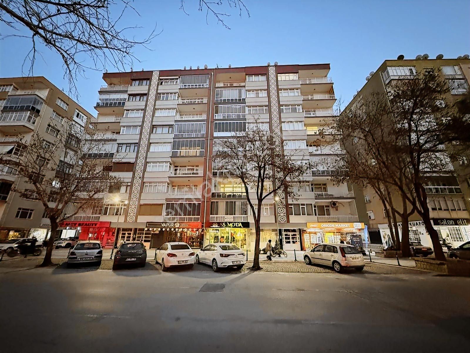 Kule Siteye Yakın 175m² Geniş, Bakımlı, Üst Kat Avantajlı Daire - Görsel 11