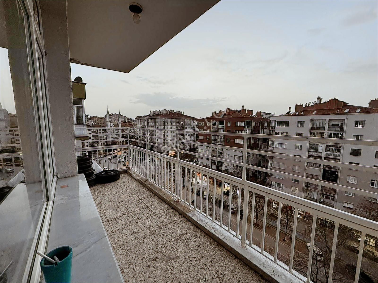 Kule Siteye Yakın 175m² Geniş, Bakımlı, Üst Kat Avantajlı Daire - Görsel 14