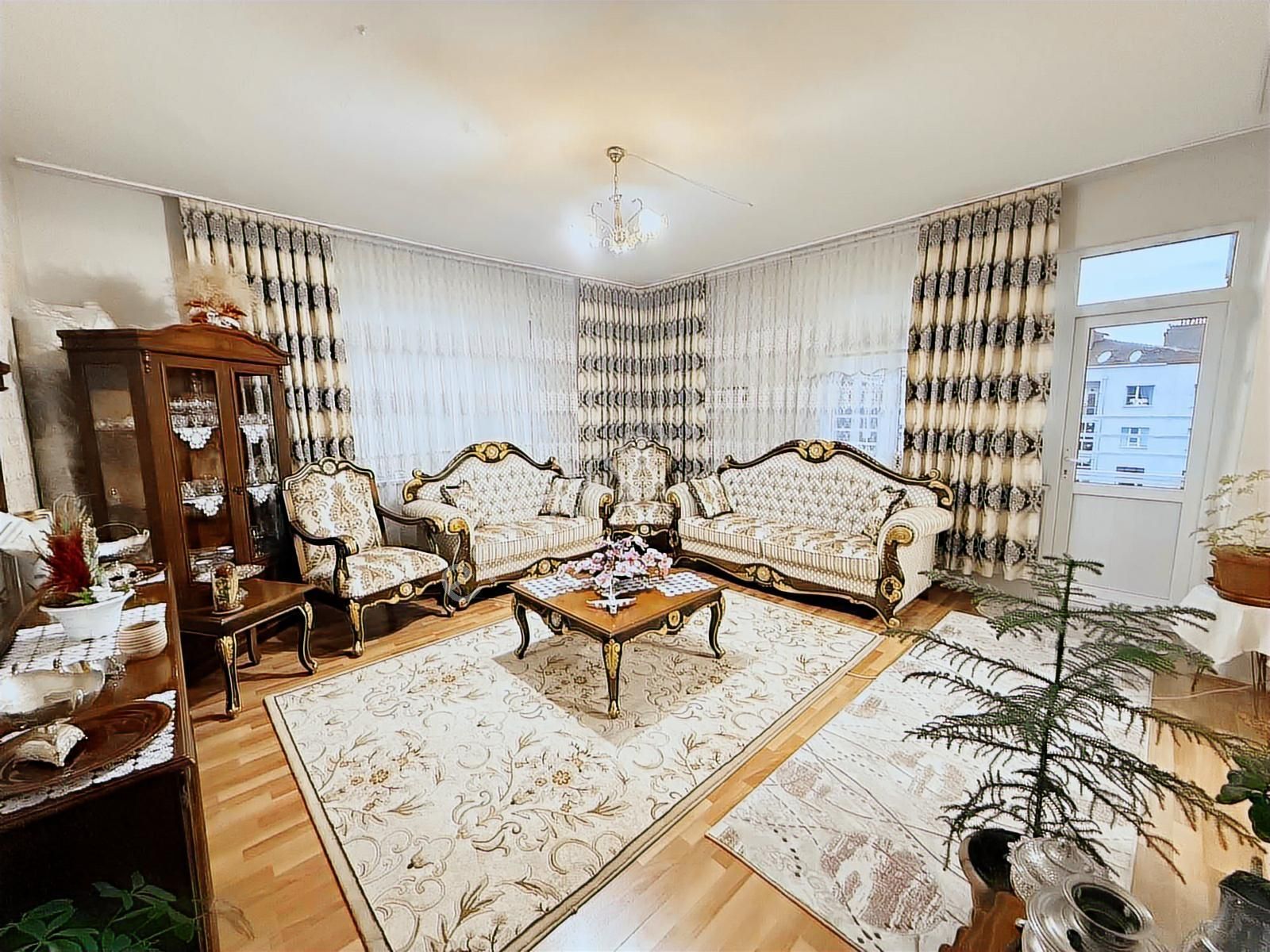 Kule Siteye Yakın 175m² Geniş, Bakımlı, Üst Kat Avantajlı Daire - Görsel 15